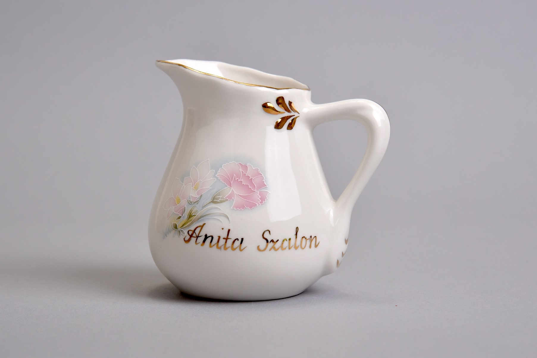 Porcelán tejkiöntő, Anita Szalon, Aquincum Porcelángyár (Óbudai Múzeum CC BY-NC-SA)