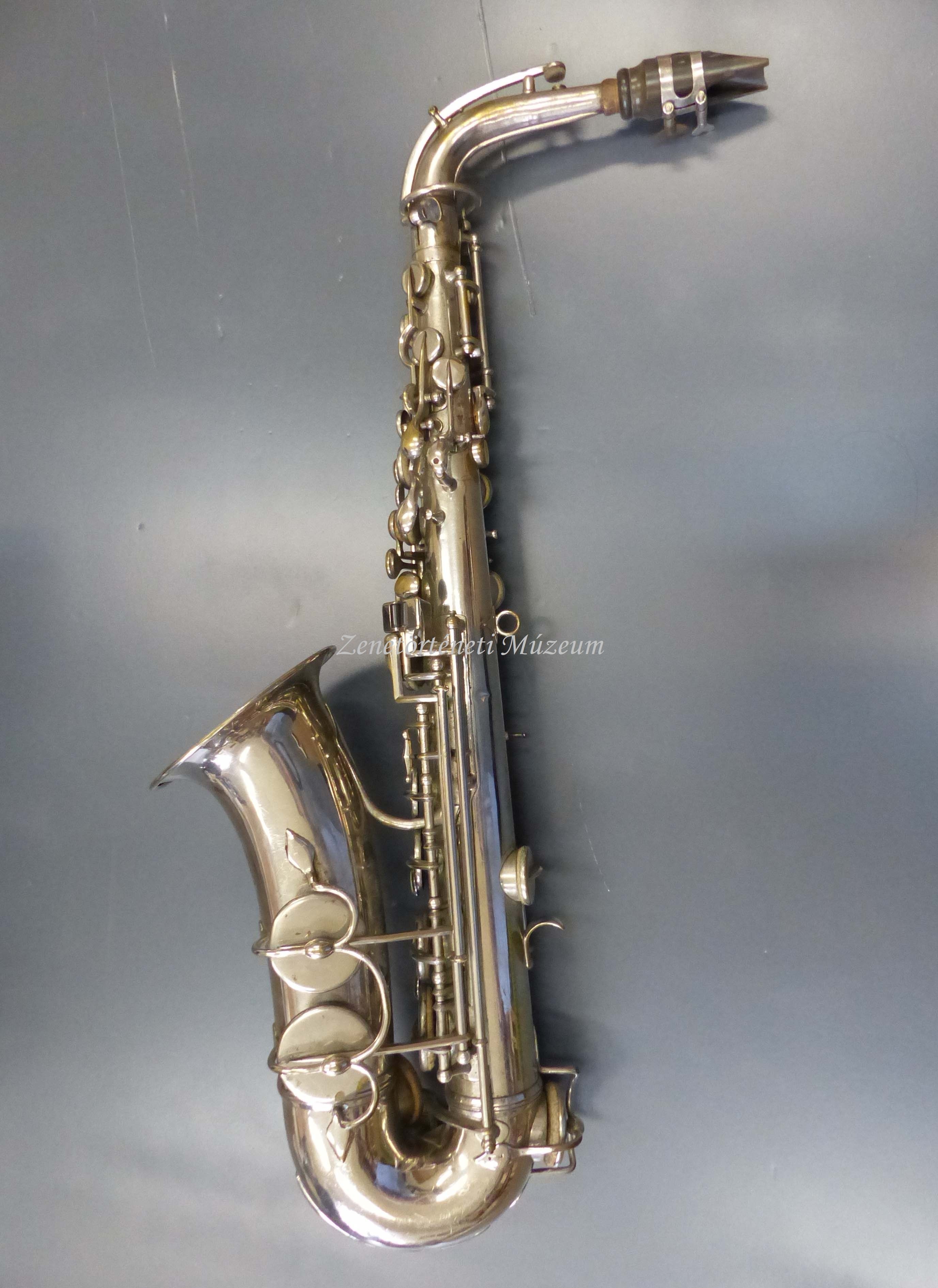 Szaxofon (Zenetörténeti Múzeum CC BY-NC-SA)