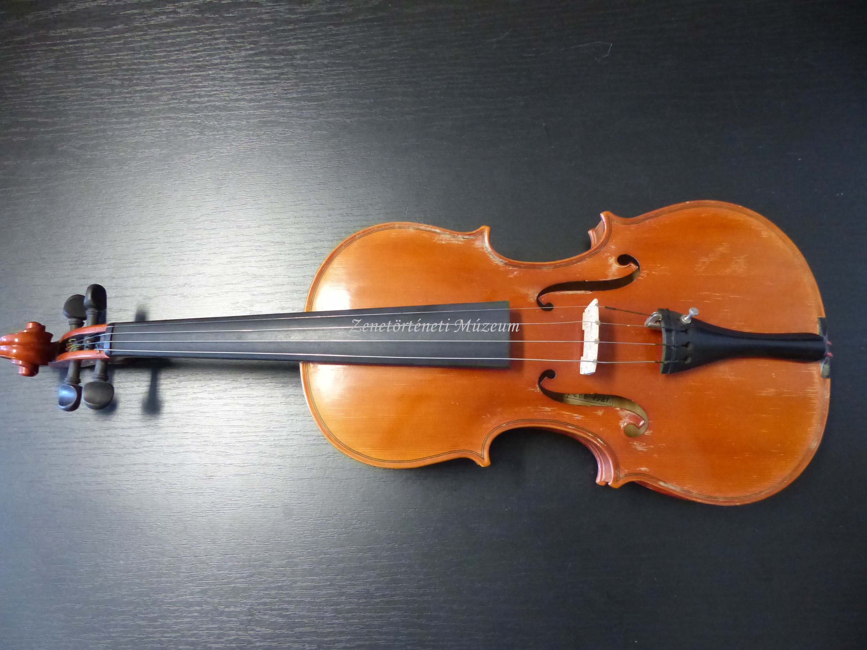 Hegedű (Zenetörténeti Múzeum CC BY-NC-SA)