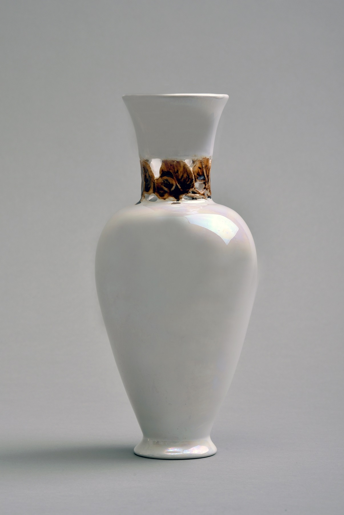 Porcelán váza, Aquincum Porcelángyár (Óbudai Múzeum CC BY-NC-SA)