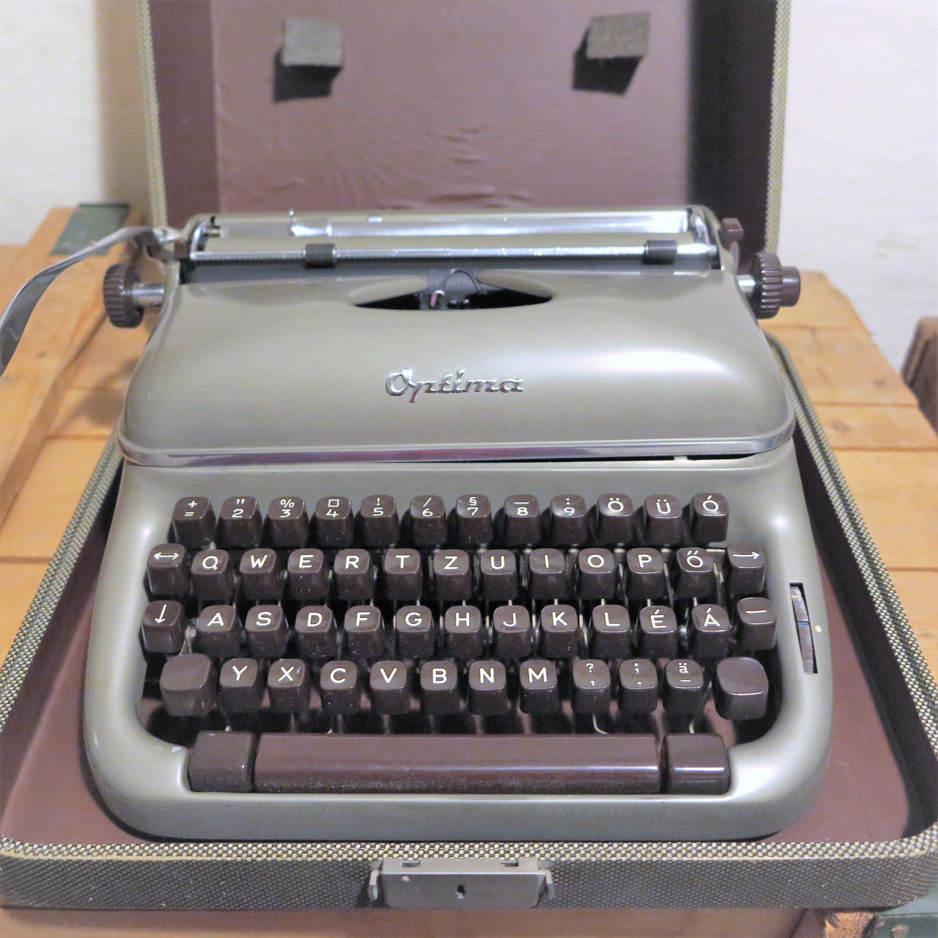 Optima írógép (Sziklakórház Atombunker Múzeum CC BY-NC-SA)