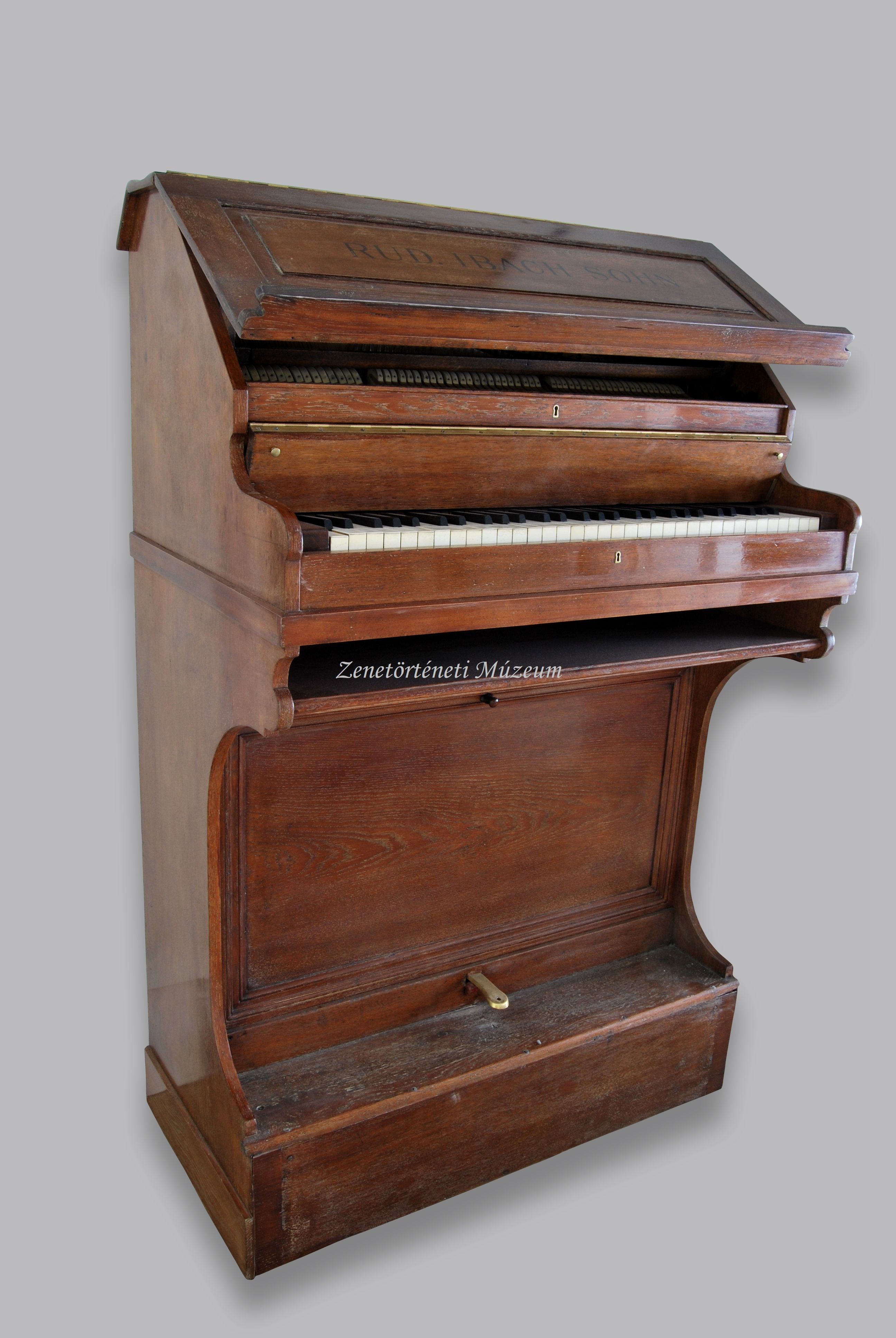 Pianínó (karmesteri) (Zenetörténeti Múzeum CC BY-NC-SA)