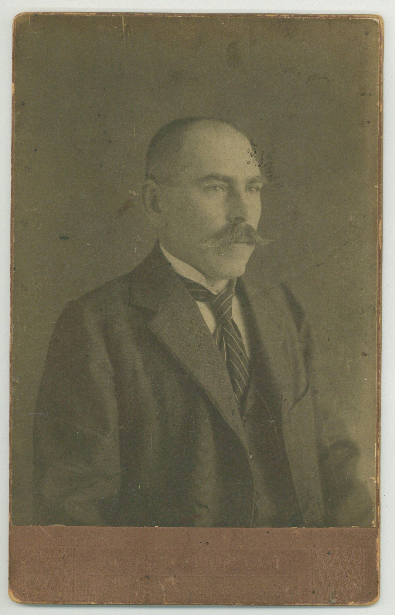 Végh Bálint postai levélkézbesítő portréja (Postamúzeum CC BY-NC-SA)