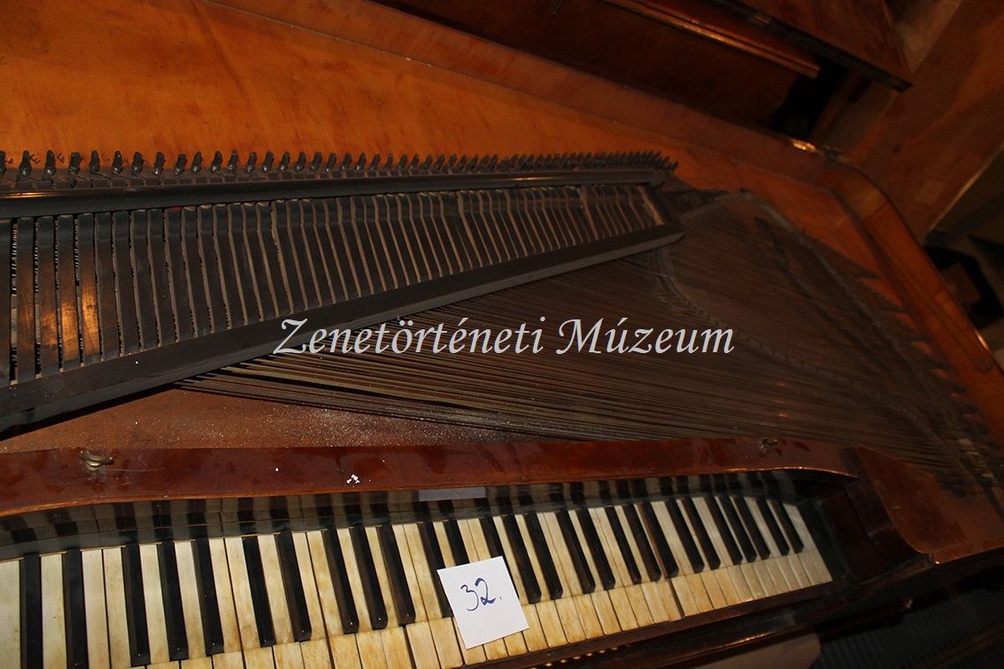 Asztalzongora (Zenetörténeti Múzeum CC BY-NC-SA)