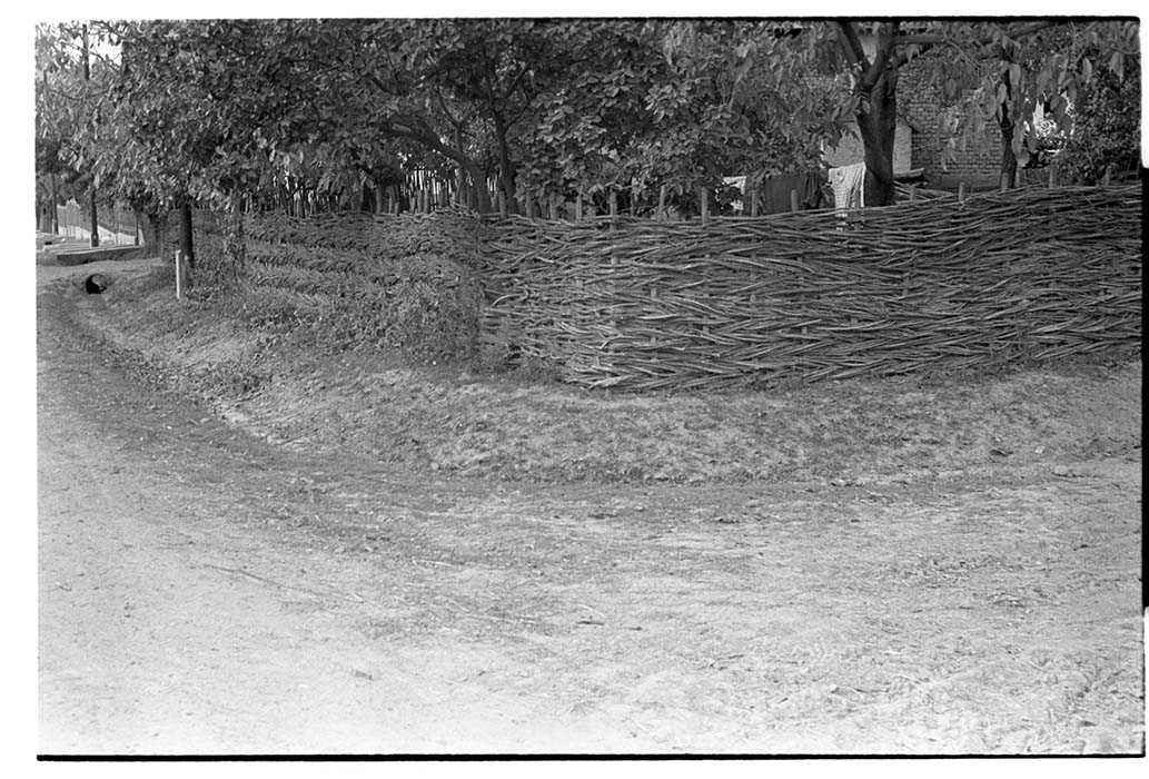 Fonott kerítés (MTA BTK Néprajztudományi Intézet CC BY-NC-SA)