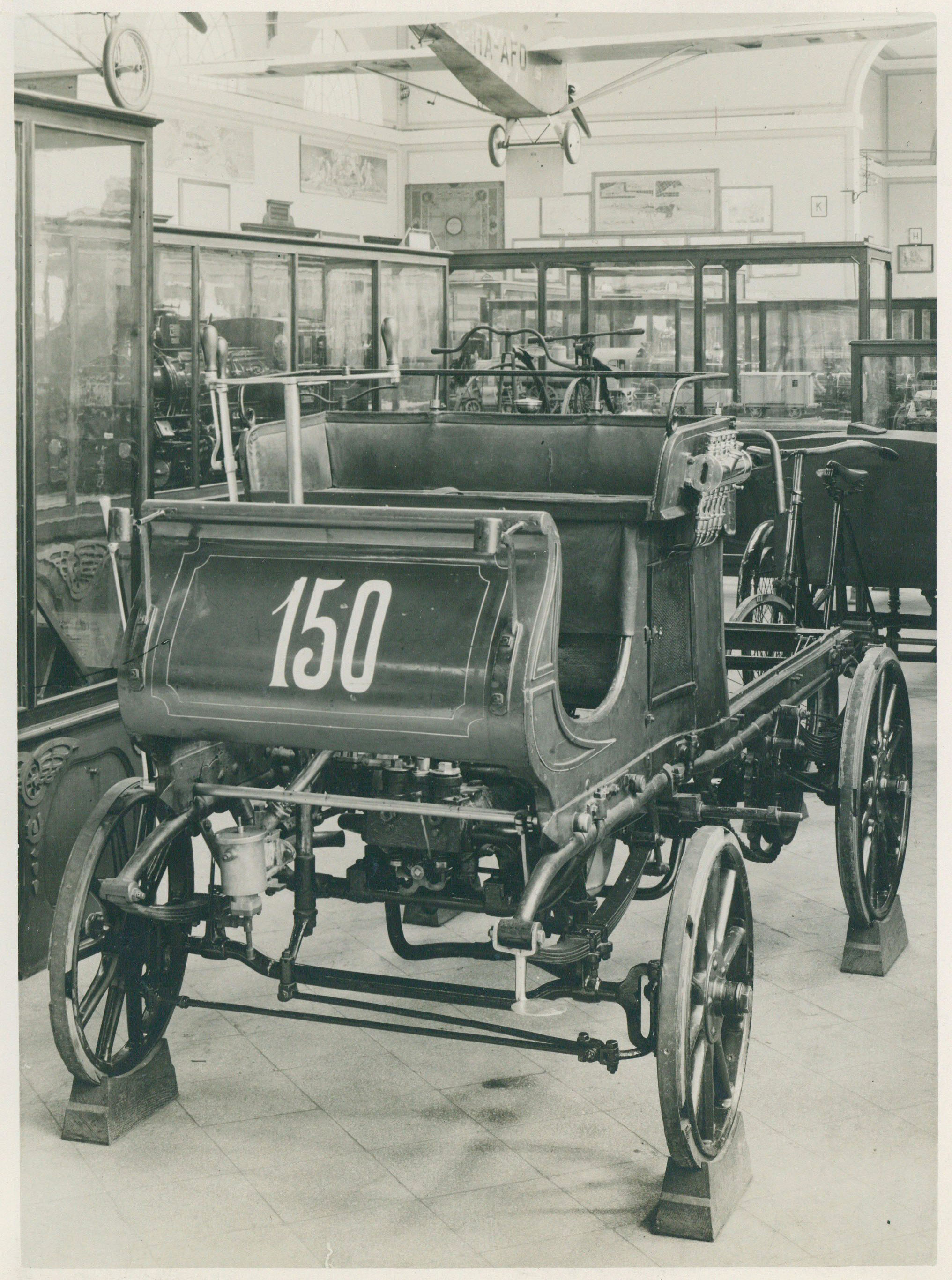 Peugeot gyártmányú postai gépkocsi alváza (Postamúzeum CC BY-NC-SA)