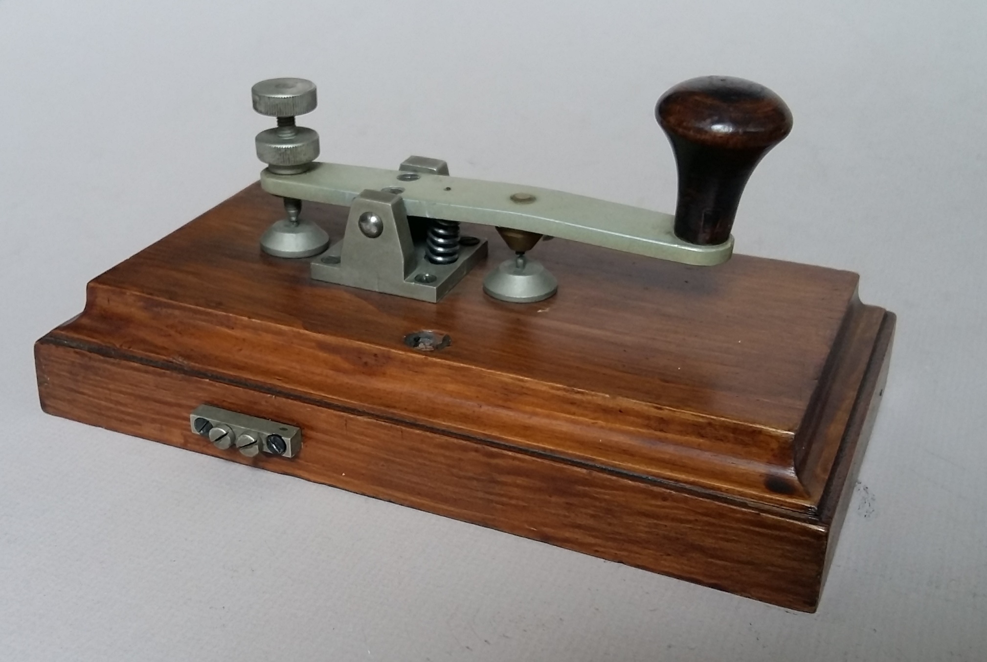 Morse billentyű (Postamúzeum CC BY-NC-SA)