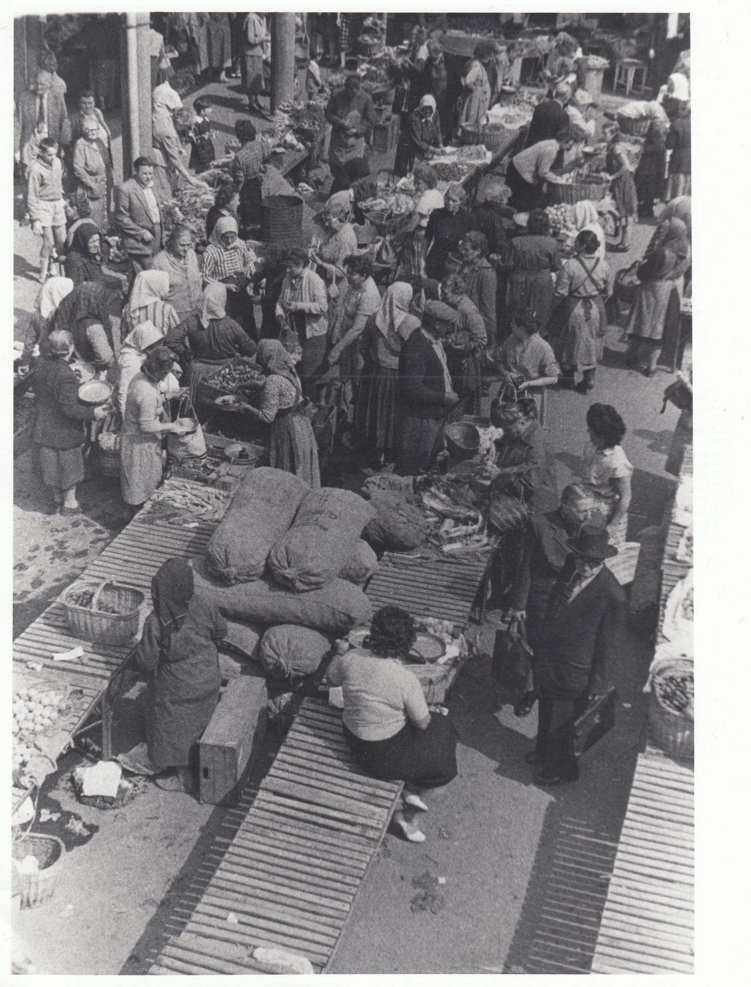 Szabadtéri Lehel piac (Angyalföldi Helytörténeti Gyűjtemény CC BY-NC-SA)