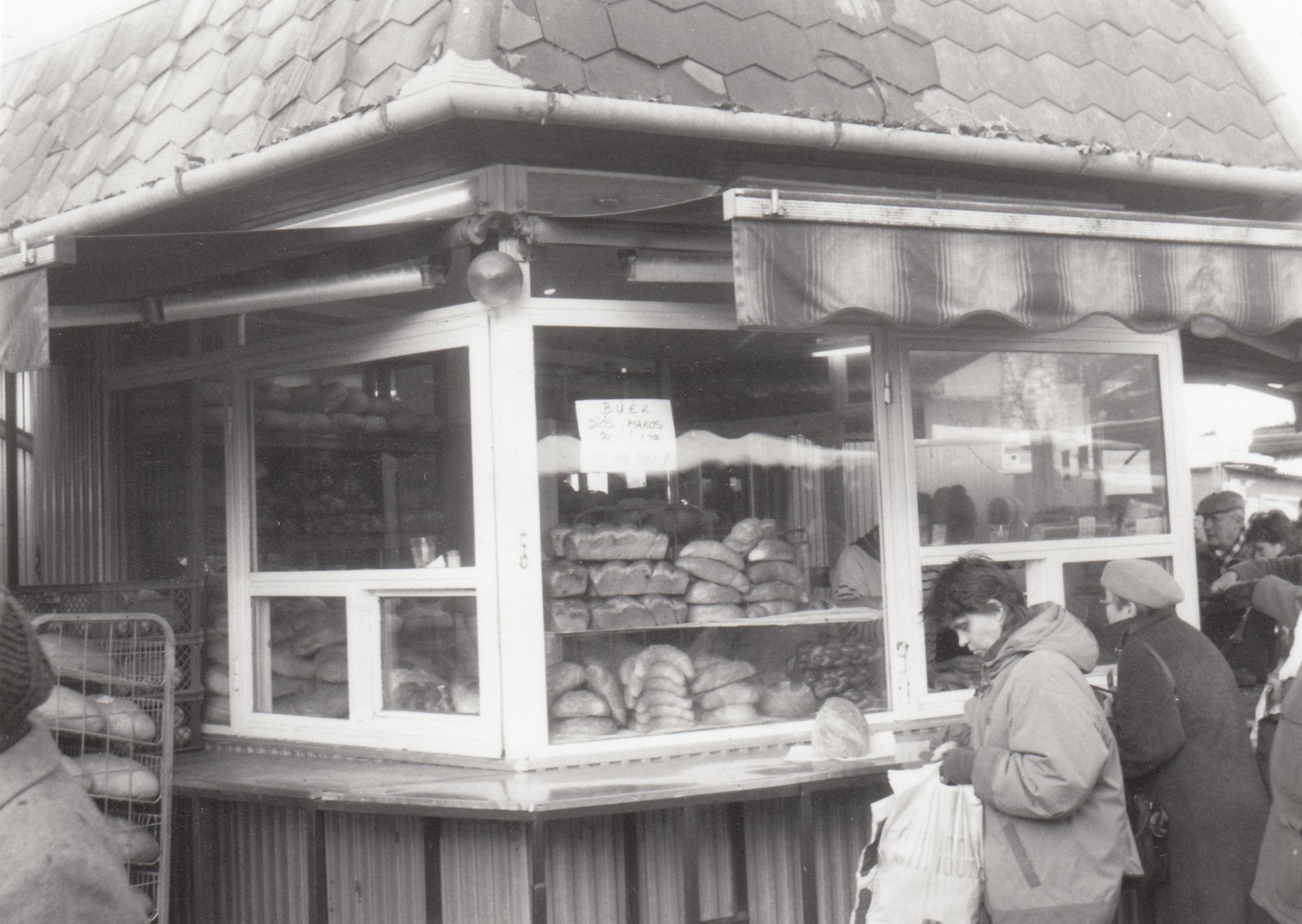 Lehel piac a bezárás előtt (Angyalföldi Helytörténeti Gyűjtemény CC BY-NC-SA)