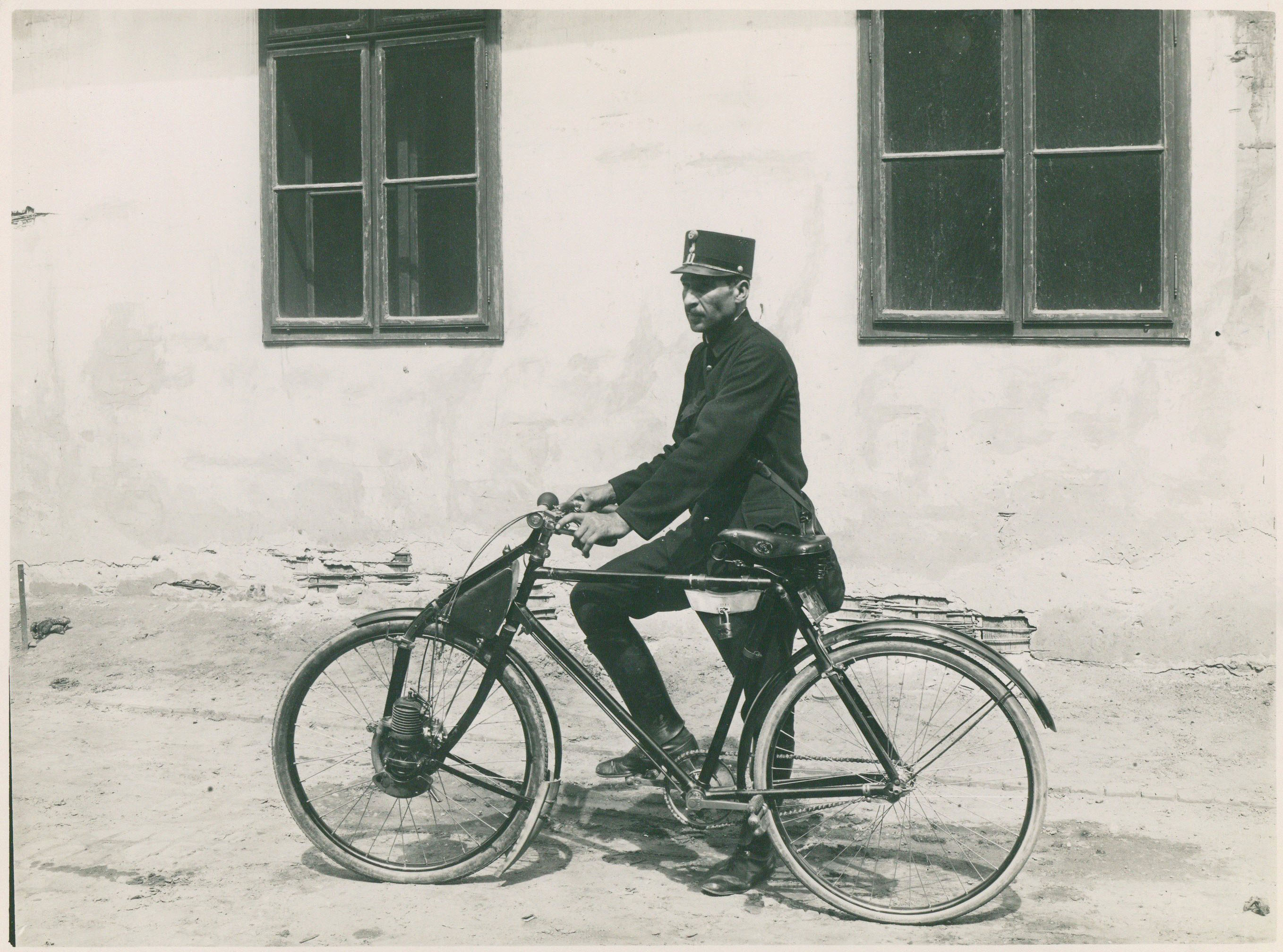 Austromotorette segédmotoros távirat kézbesítő kerékpár (Postamúzeum CC BY-NC-SA)