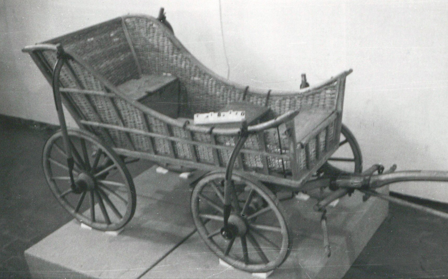 Mátyás-kori utazószekér modellje (Postamúzeum CC BY-NC-SA)