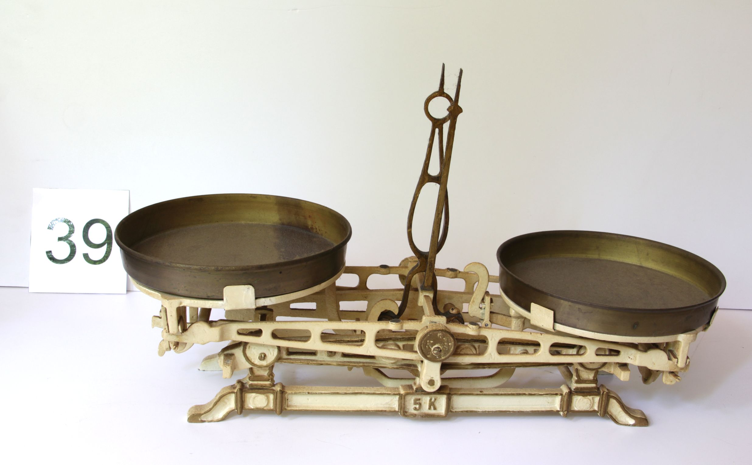 Egyensúlymérleg két serpenyővel (Magyar Kereskedelmi és Vendéglátóipari Múzeum CC BY-NC-SA)