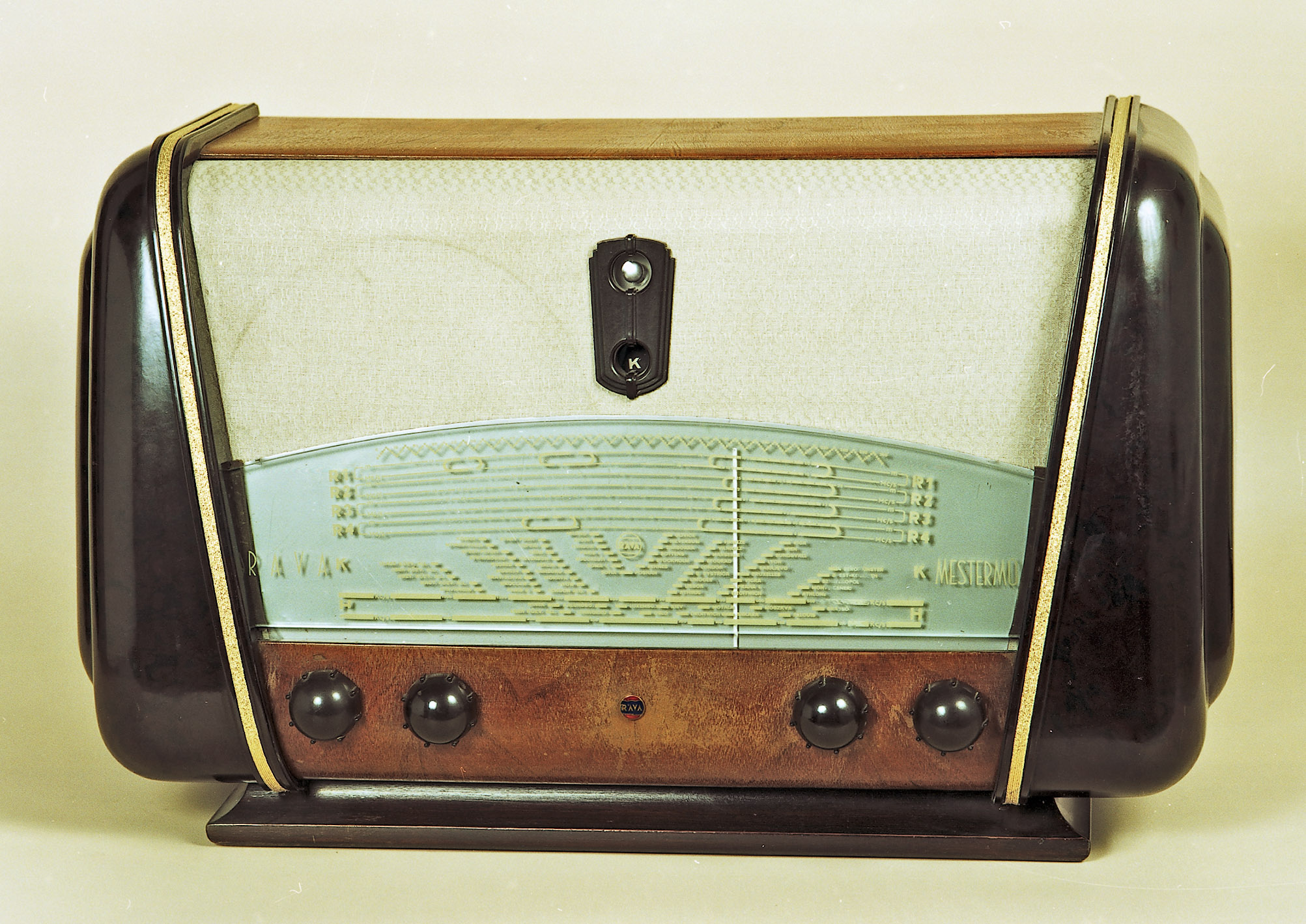 Philips 504 A "Mestermű" (Ráva) rádióvevő-készülék (Postamúzeum CC BY-NC-SA)