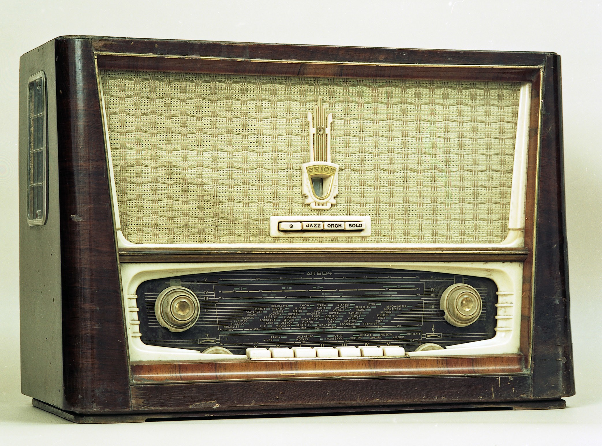 Orion AR 604 hangregiszteres AM-FM rádióvevő-készülék (Postamúzeum CC BY-NC-SA)