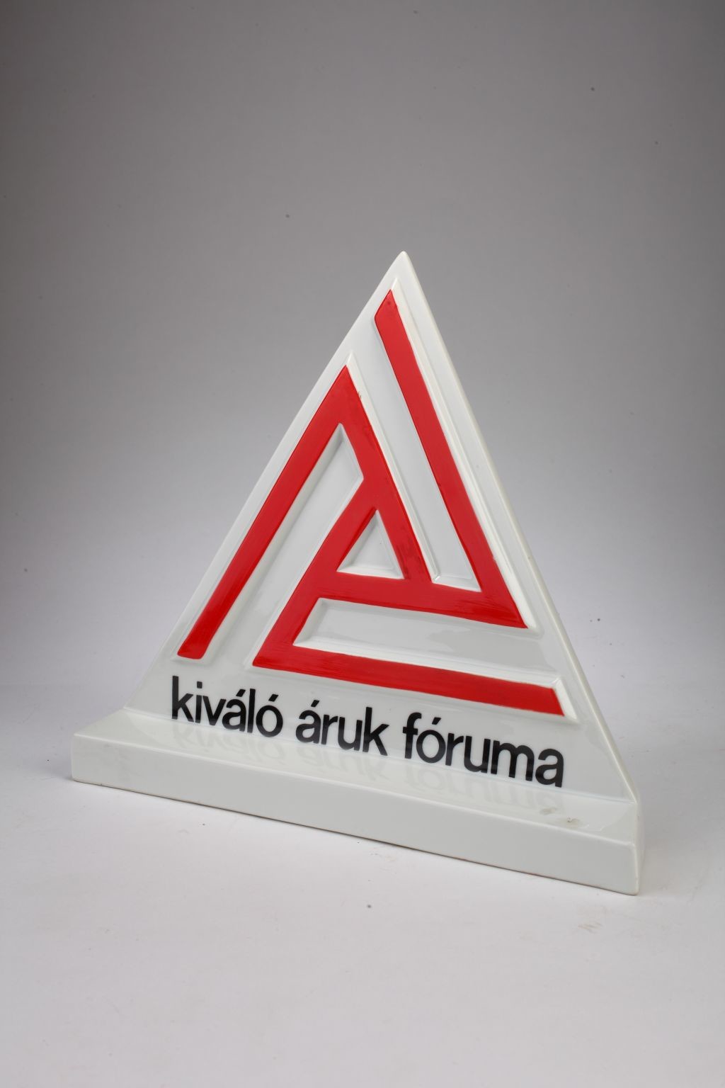 Kiváló Áruk Fóruma embléma (Magyar Kereskedelmi és Vendéglátóipari Múzeum CC BY-NC-SA)