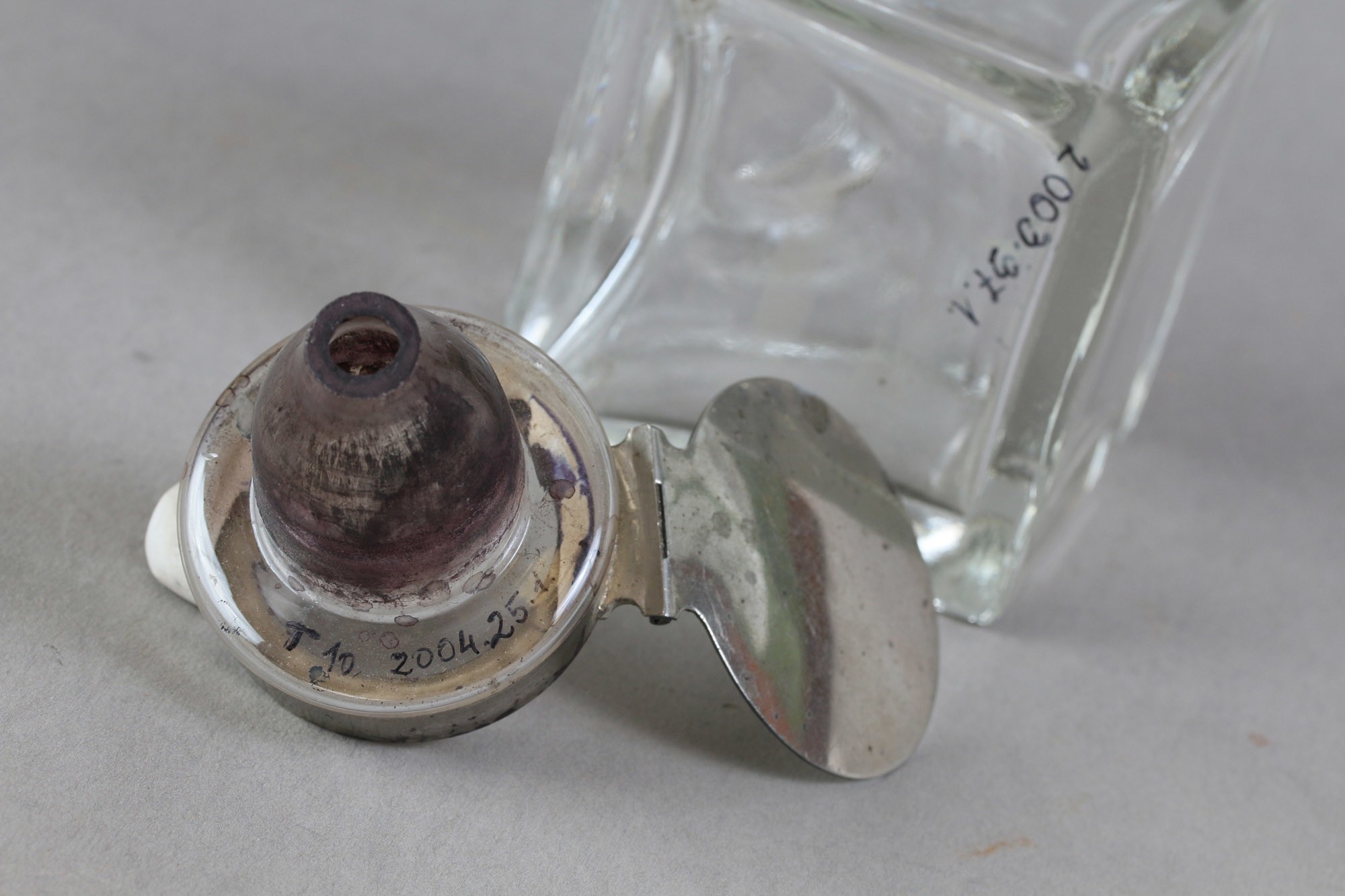 Üvegbetét tintatartóba (Postamúzeum CC BY-NC-SA)