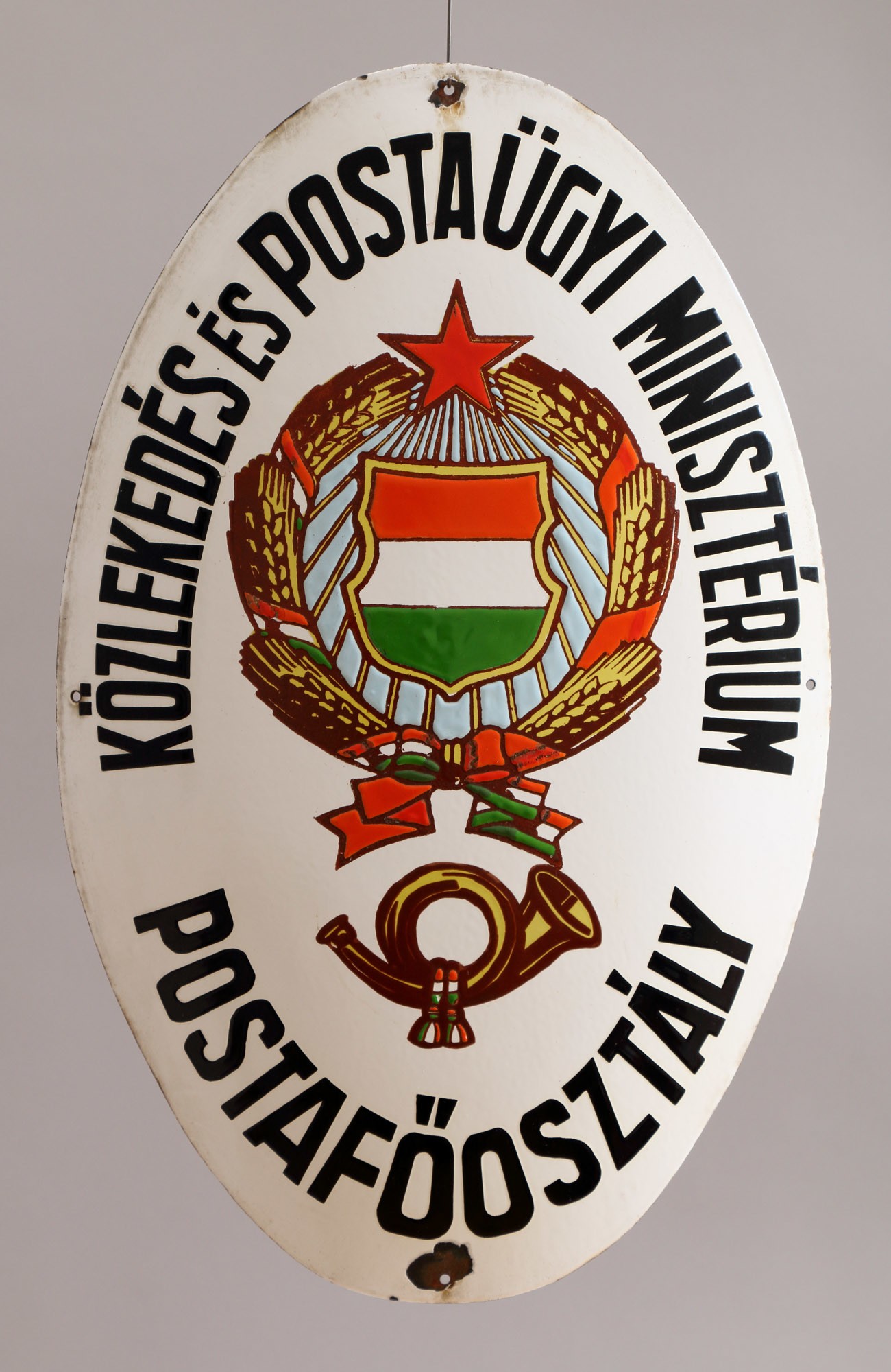 Címertábla "KÖZLEKEDÉS ÉS POSTAÜGYI MINISZTÉRIUM POSTAFŐOSZTÁLY" (Postamúzeum CC BY-NC-SA)