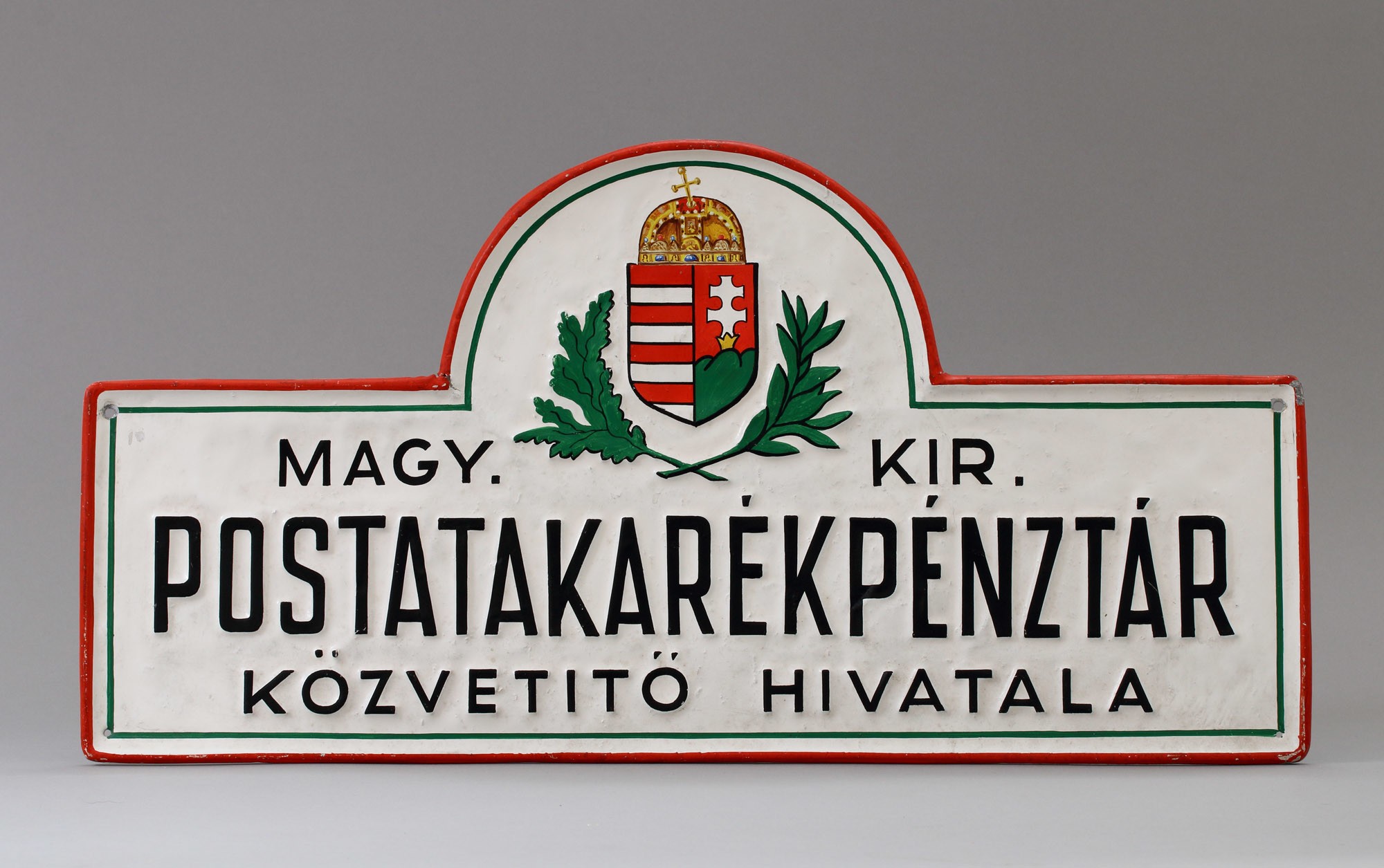 Címertábla „MAGY. KIR. POSTATAKARÉKPÉNZTÁR KÖZVETÍTŐ HIVATALA” (Postamúzeum CC BY-NC-SA)