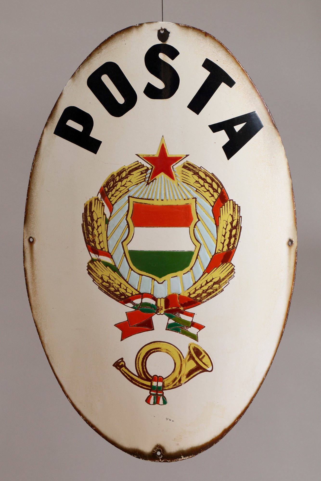 Postai címertábla Kádár címerrel (Postamúzeum CC BY-NC-SA)