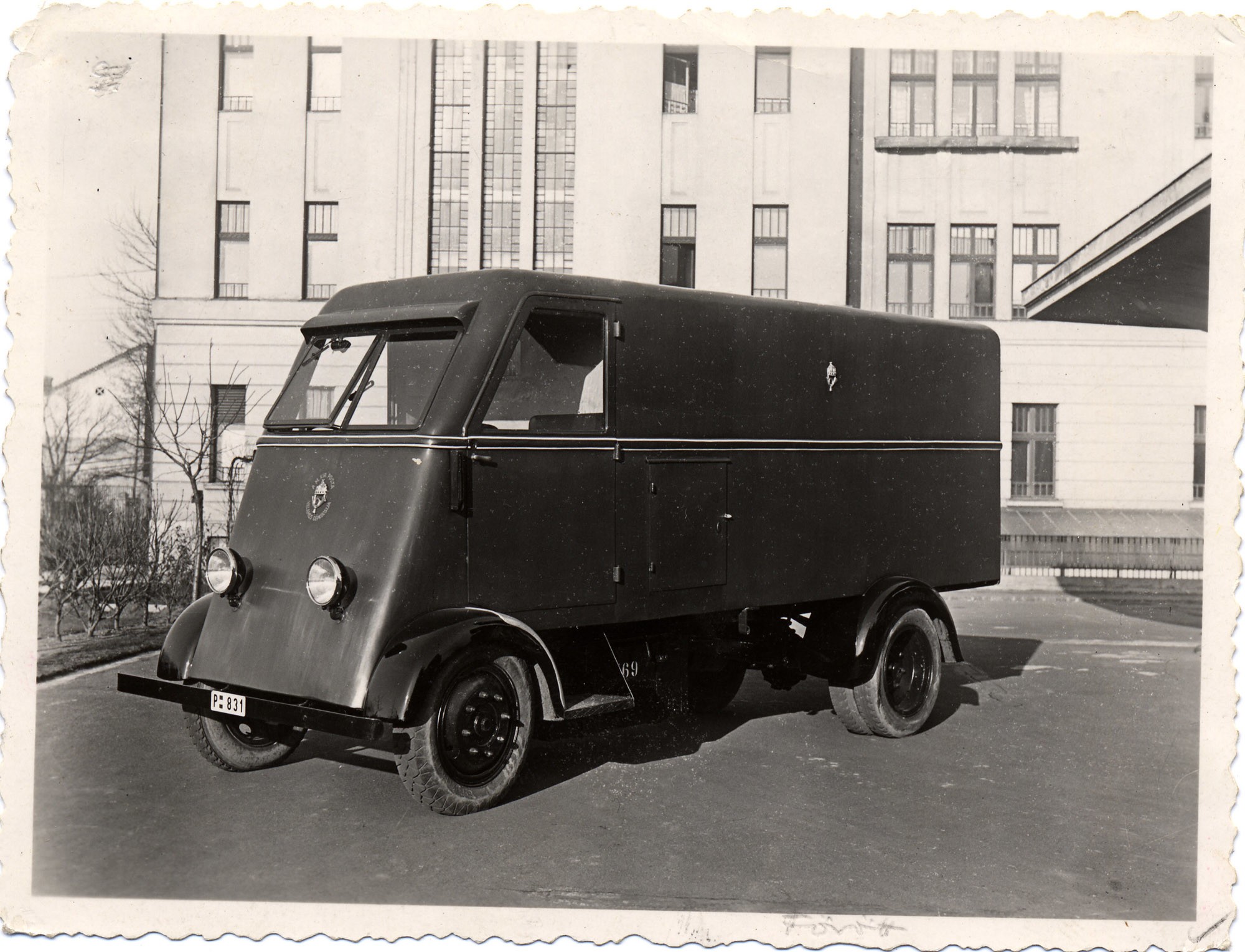 Elektromobil a posta járműtelepen (Postamúzeum CC BY-NC-SA)