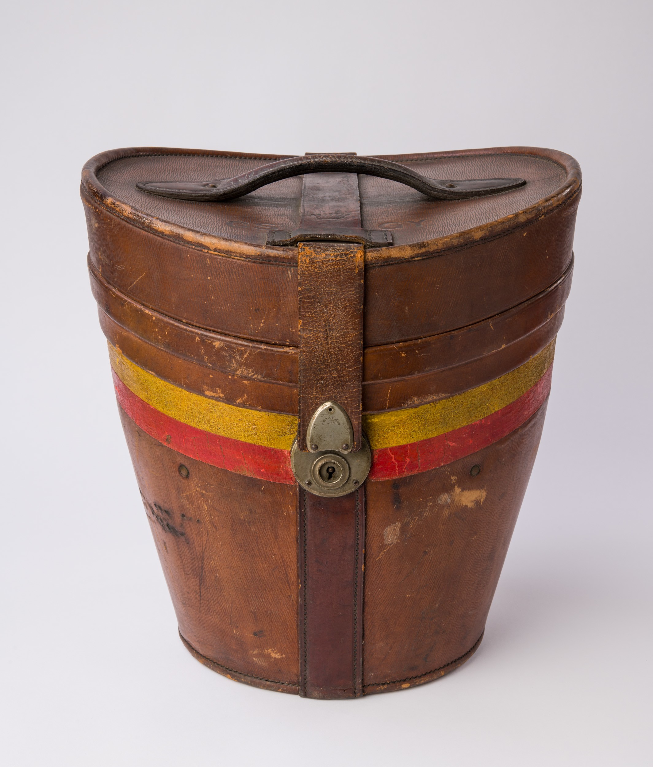 Kalaptartó, cilindertartó (Magyar Kereskedelmi és Vendéglátóipari Múzeum CC BY-NC-SA)