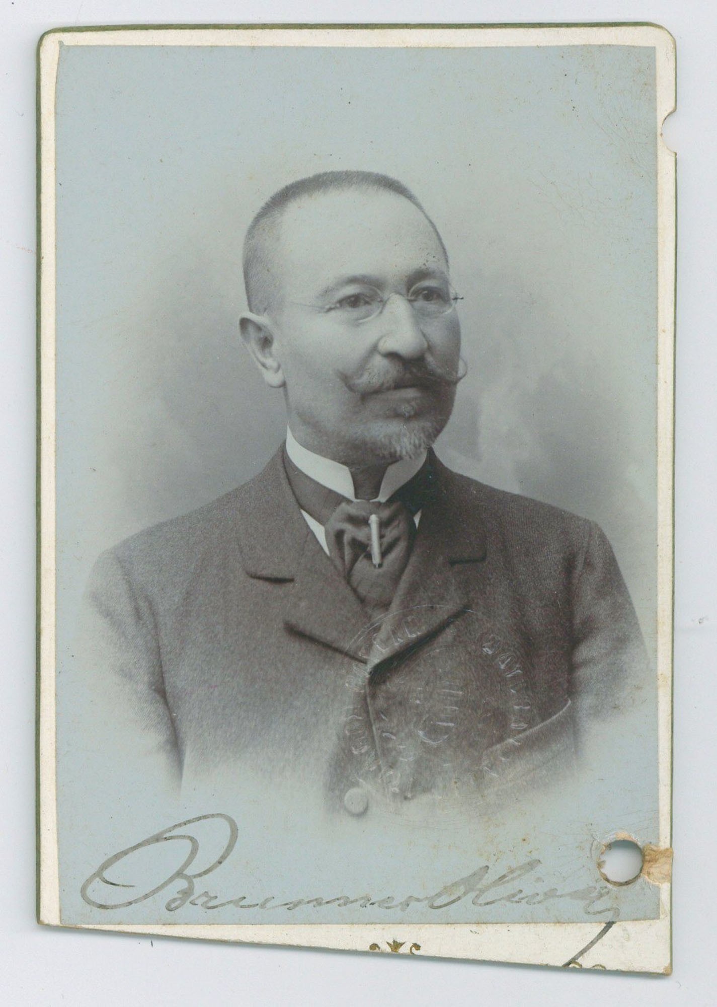 Brunner Olivér portréja (Postamúzeum CC BY-NC-SA)
