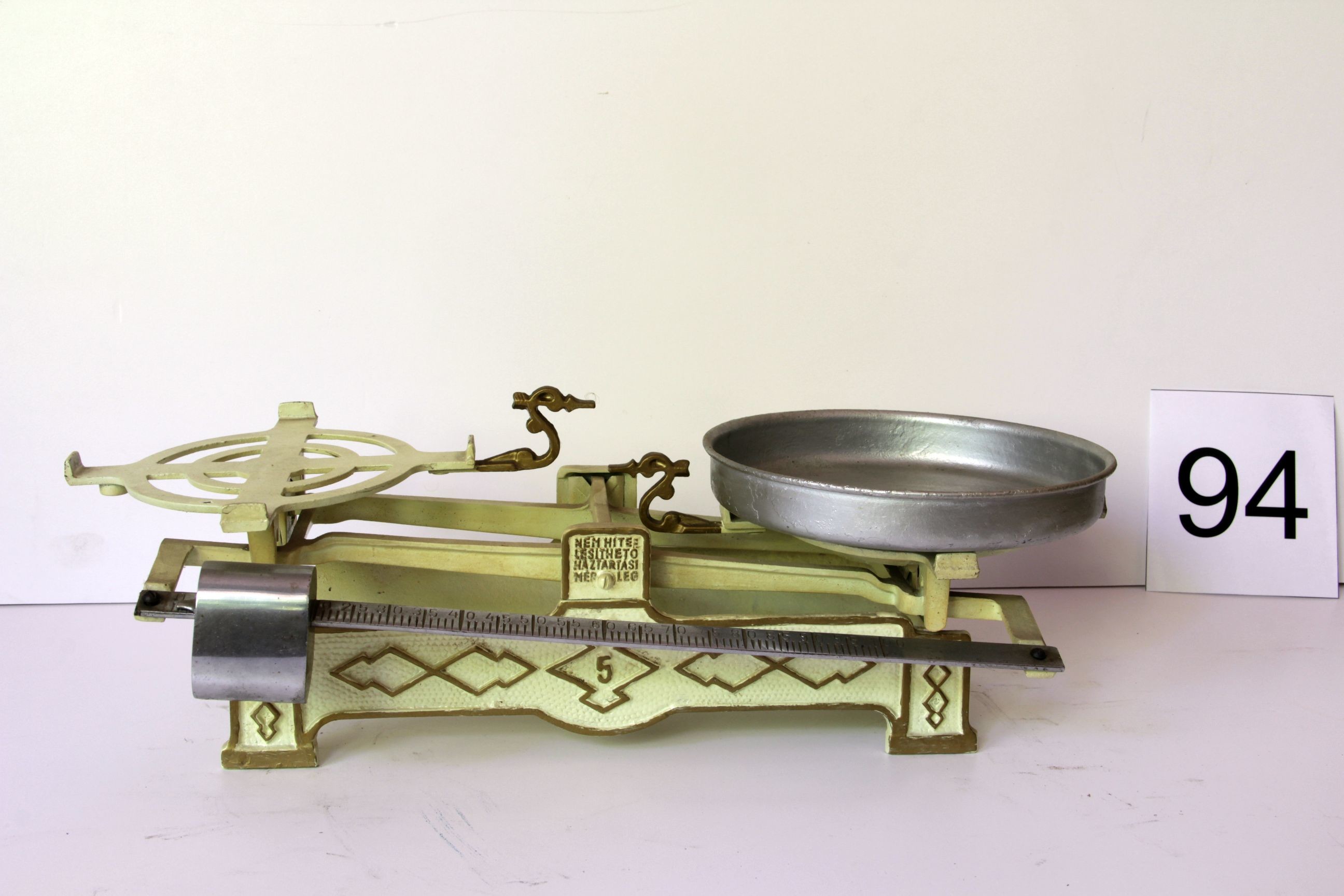 Egyensúlymérleg, tolósúlyos egy serpenyővel (Magyar Kereskedelmi és Vendéglátóipari Múzeum CC BY-NC-SA)