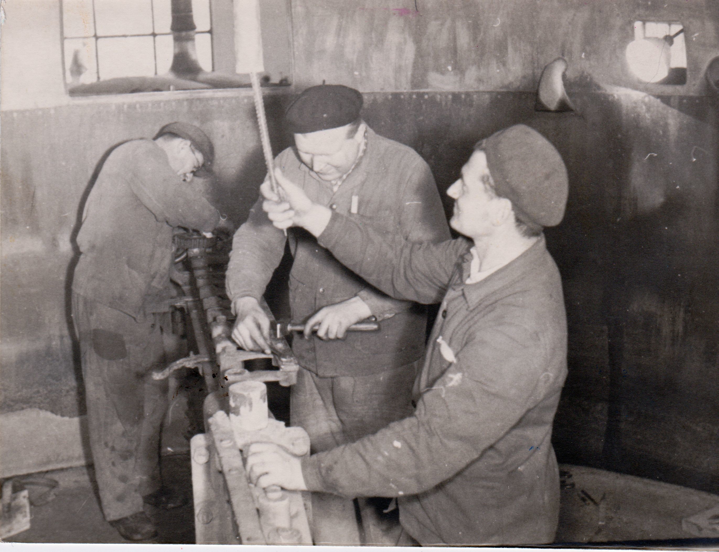 Sörfőzőüst tisztítása, karbantartása (Dreher Sörgyárak - Dreher Sörmúzeum CC BY-NC-SA)