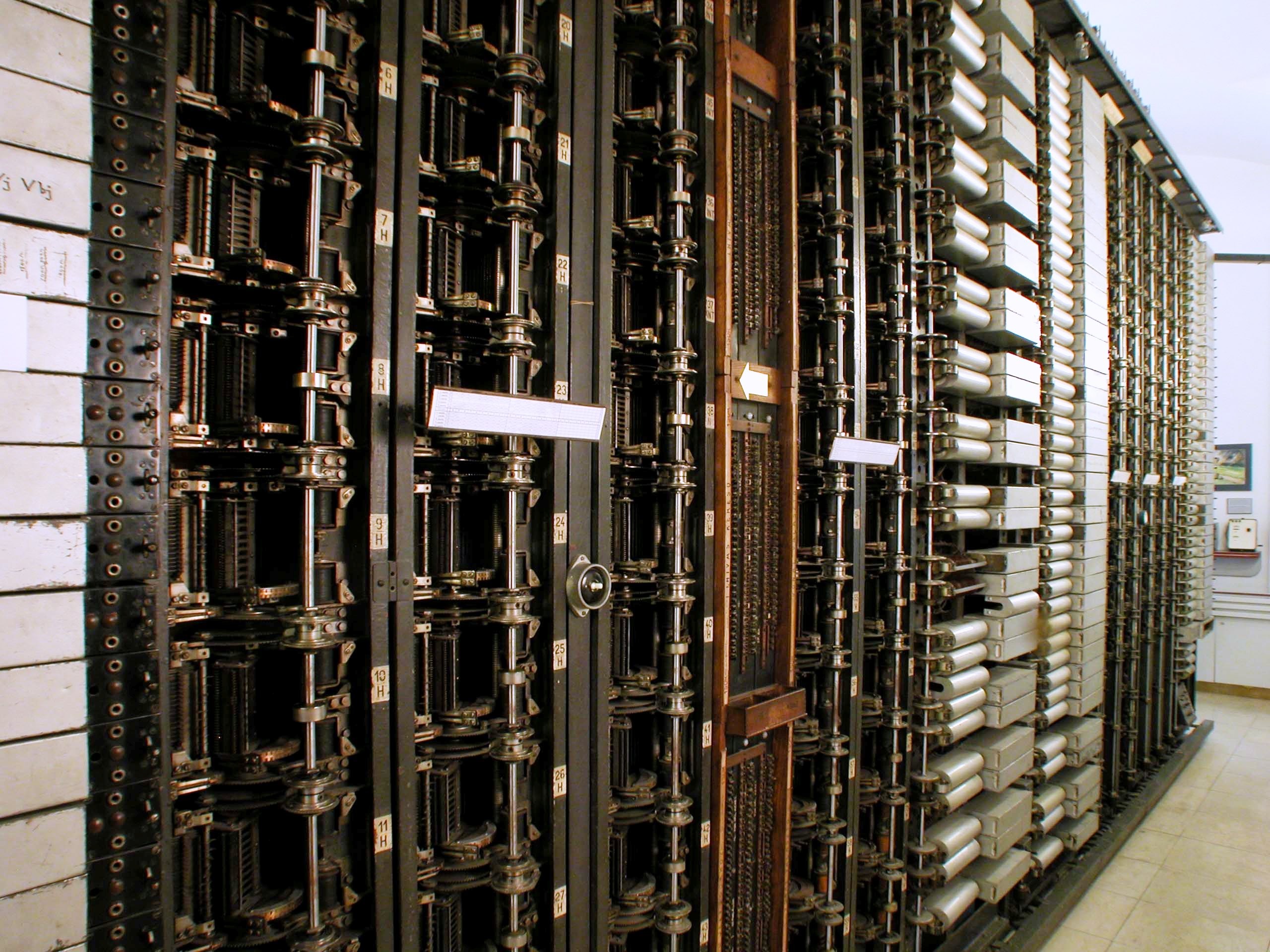 7A1-típusú forgógépes (rotary) távbeszélő központ keretsora (Postamúzeum CC BY-NC-SA)