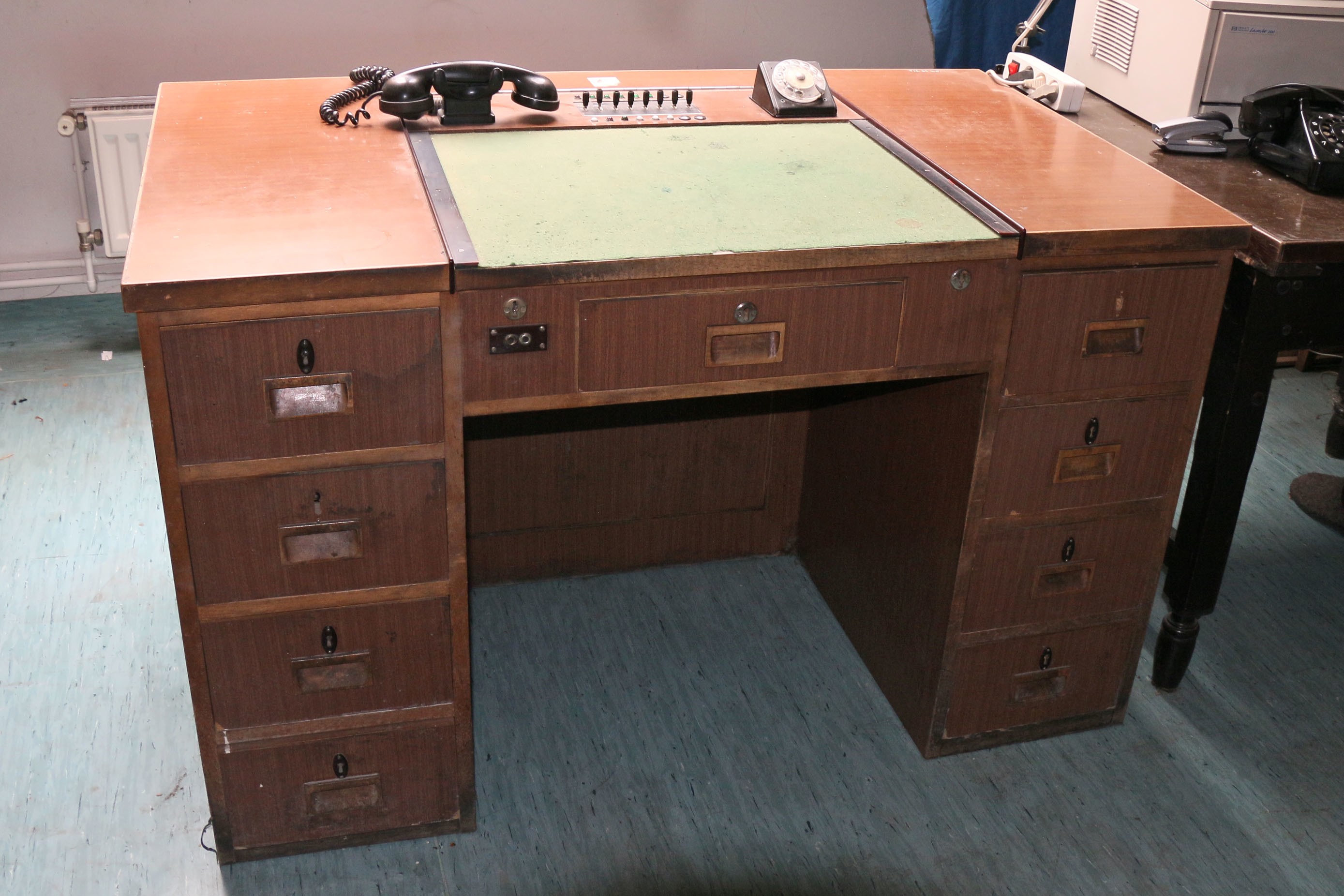7A2 távbeszélő központ hibabejelentő asztal (Postamúzeum CC BY-NC-SA)