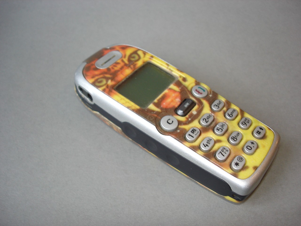 Alcatel mobiltelefon OT311 (BF3) (Postamúzeum CC BY-NC-SA)