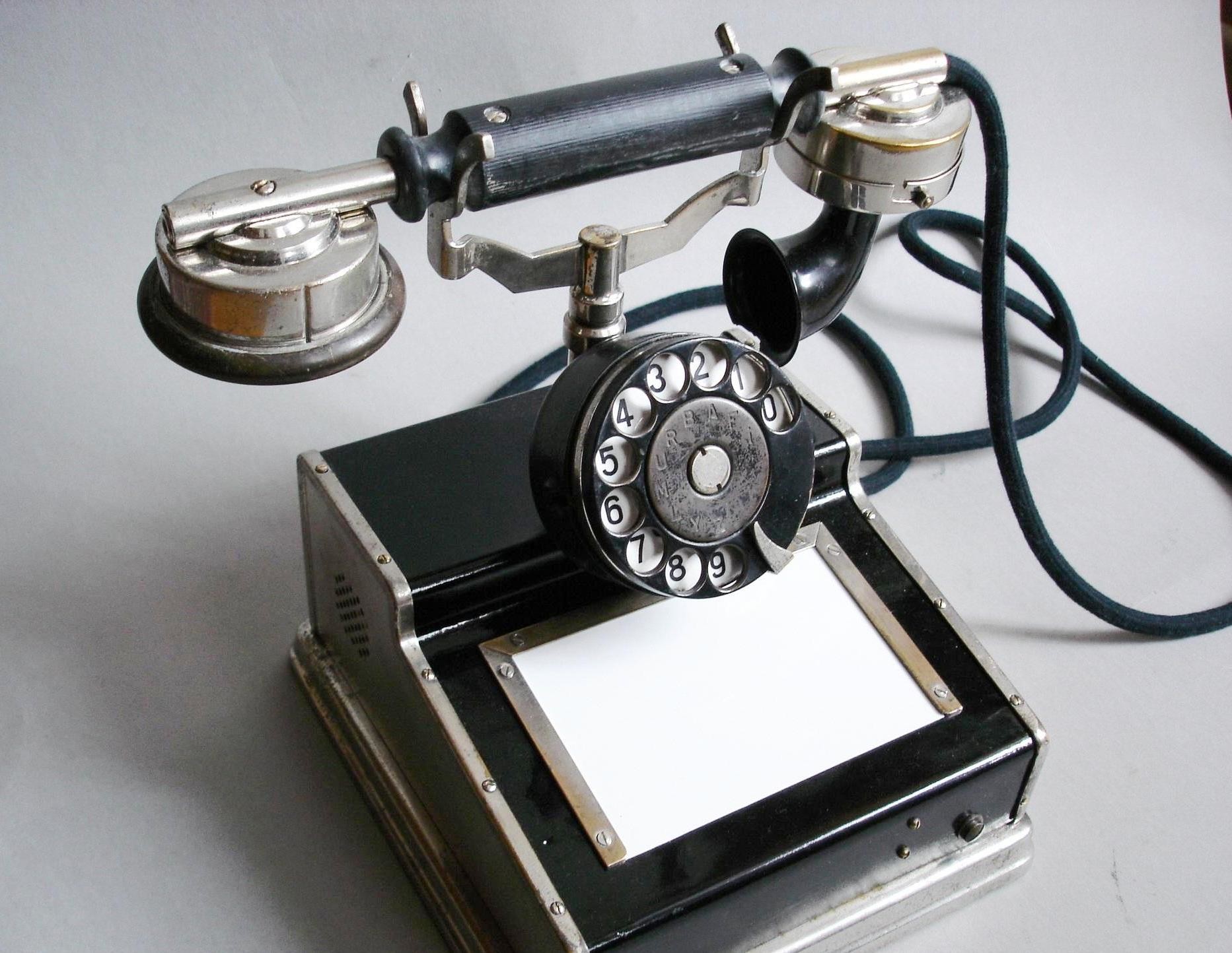 Asztali telefon (CB automata, fémházas, tölcsérmikrofonos kézibeszélővel) (Postamúzeum CC BY-NC-SA)