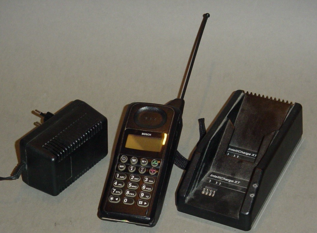 Bosch CARTEL autótelefon (Postamúzeum CC BY-NC-SA)