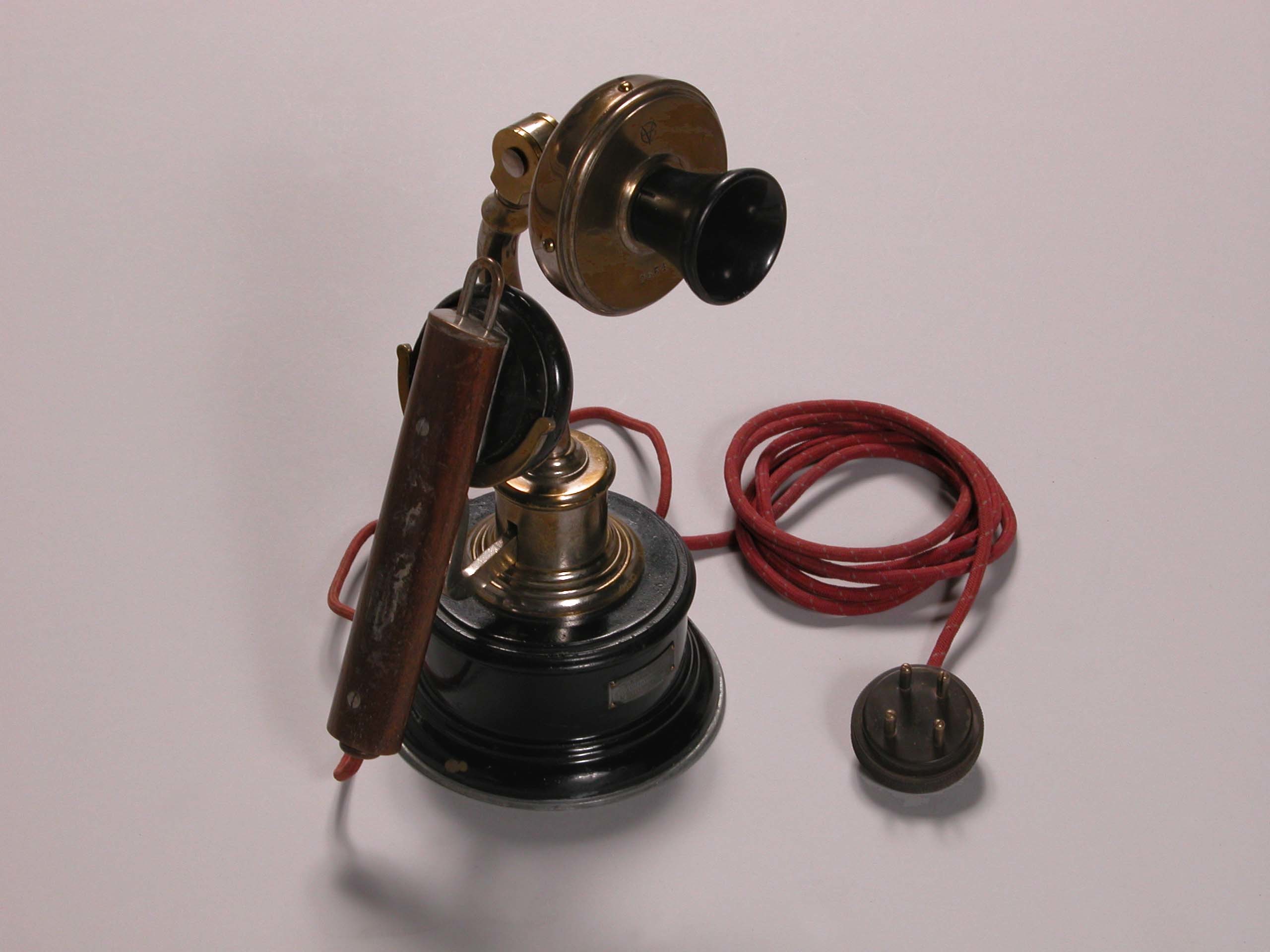 CB II-es asztali telefonkészülék (Postamúzeum CC BY-NC-SA)