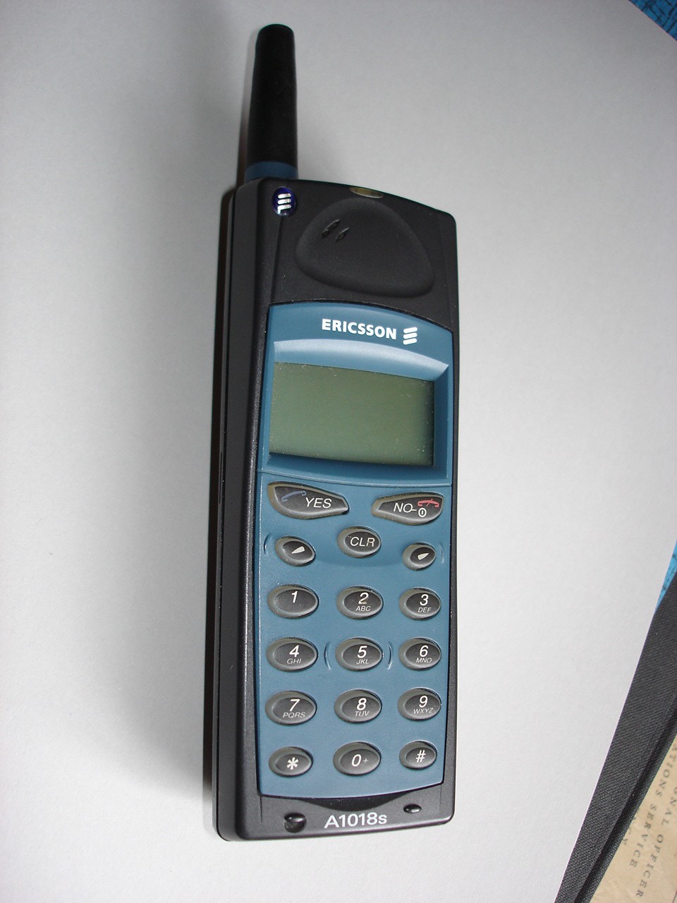 Ericsson A1018s mobiltelefon (Postamúzeum CC BY-NC-SA)