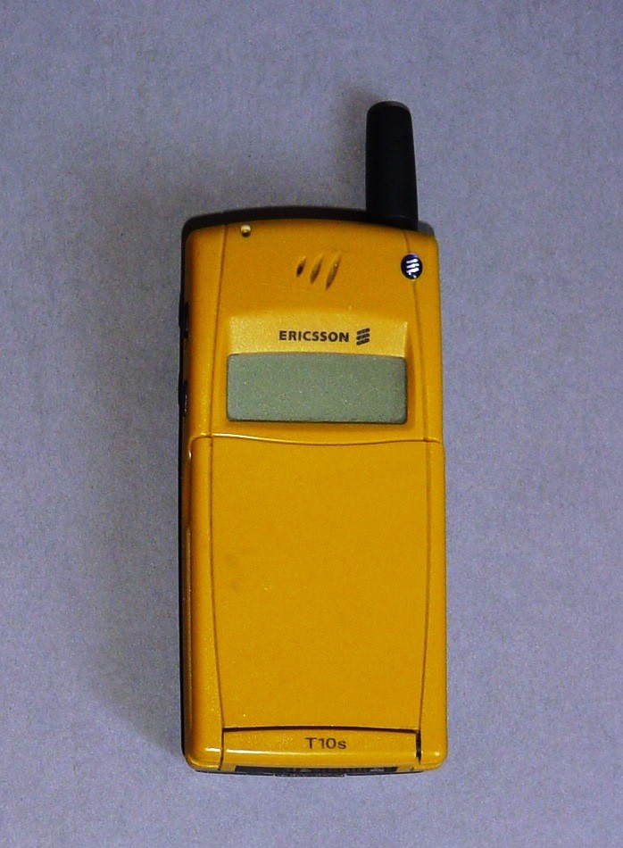Ericsson T10s mobiltelefon (Postamúzeum CC BY-NC-SA)