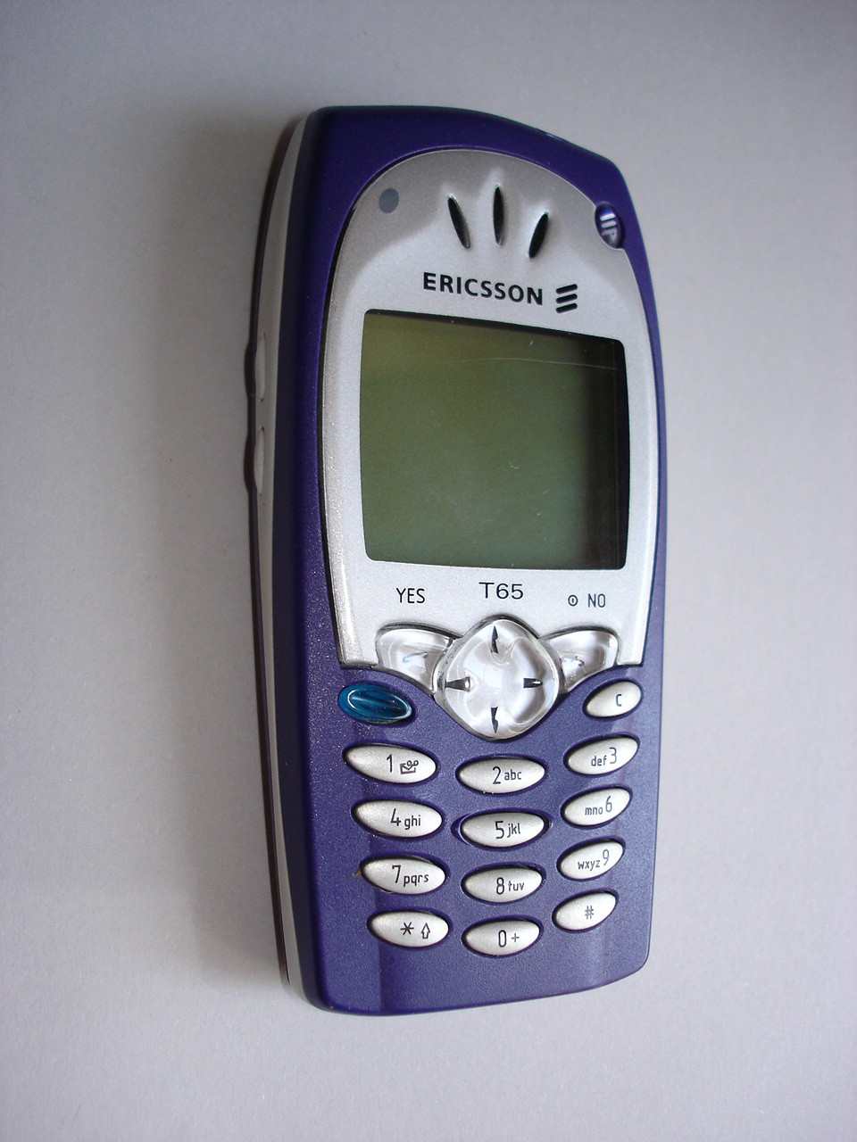 Ericsson T65 mobiltelefon (Postamúzeum CC BY-NC-SA)
