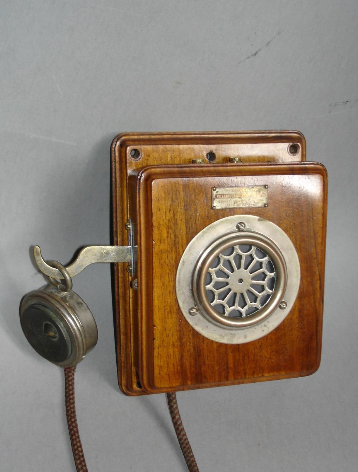 Fali telefon-állomás, telepjelzésre (Postamúzeum CC BY-NC-SA)