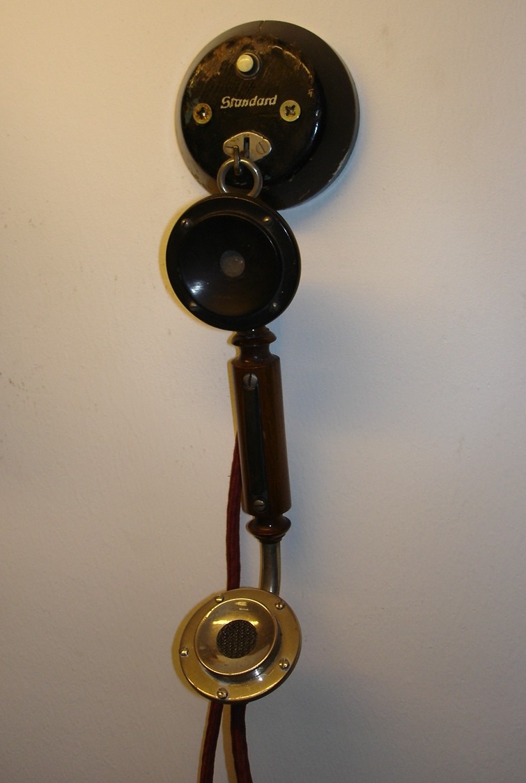 Házi telefon, STANDARD (eredeti kézibeszélővel) (Postamúzeum CC BY-NC-SA)