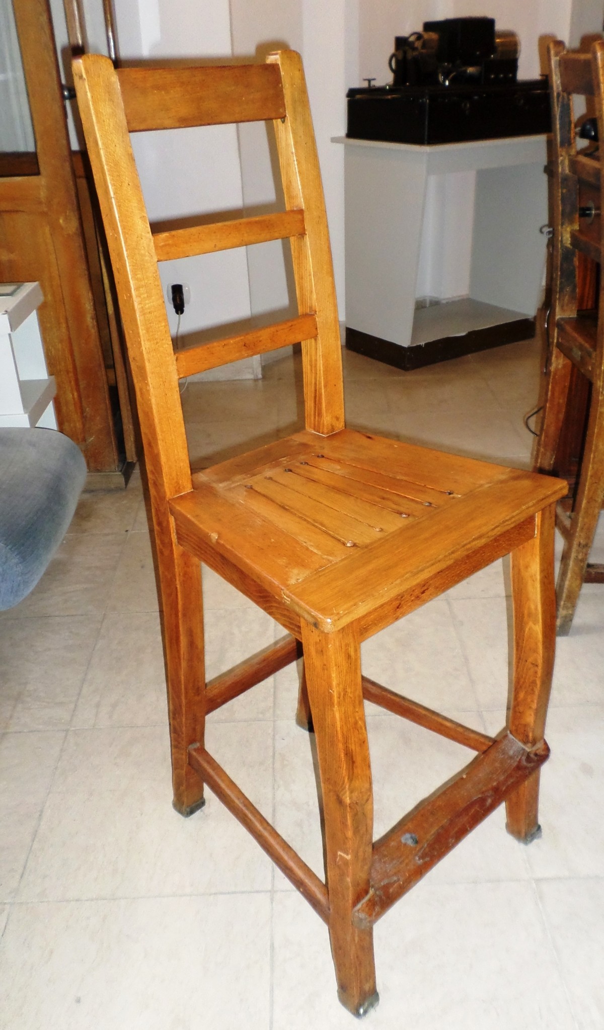 Hughes-típusú szék, a VÁR központ vizsgálóasztalához (Postamúzeum CC BY-NC-SA)