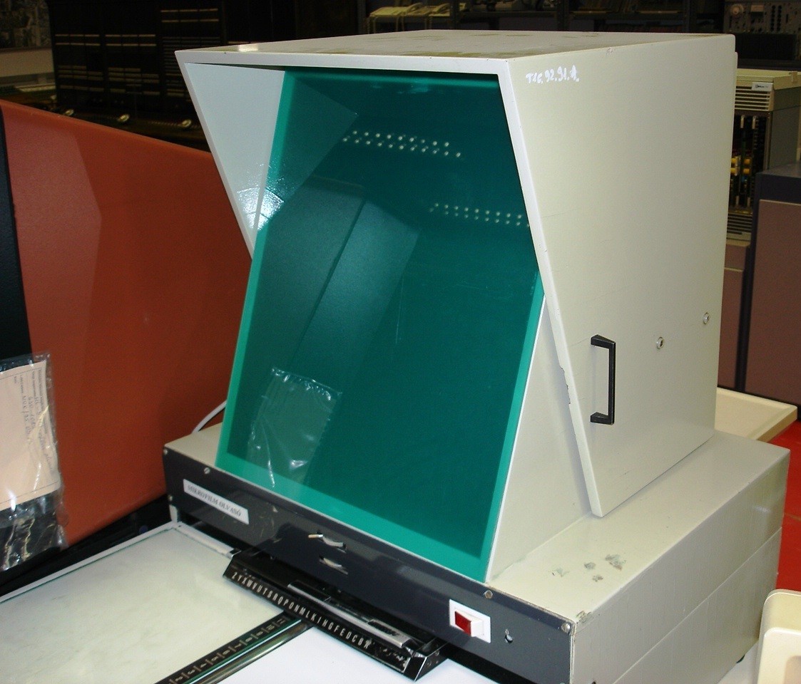 Mikrofilm olvasó berendezés, távbeszélő tudakozóhoz (Postamúzeum CC BY-NC-SA)
