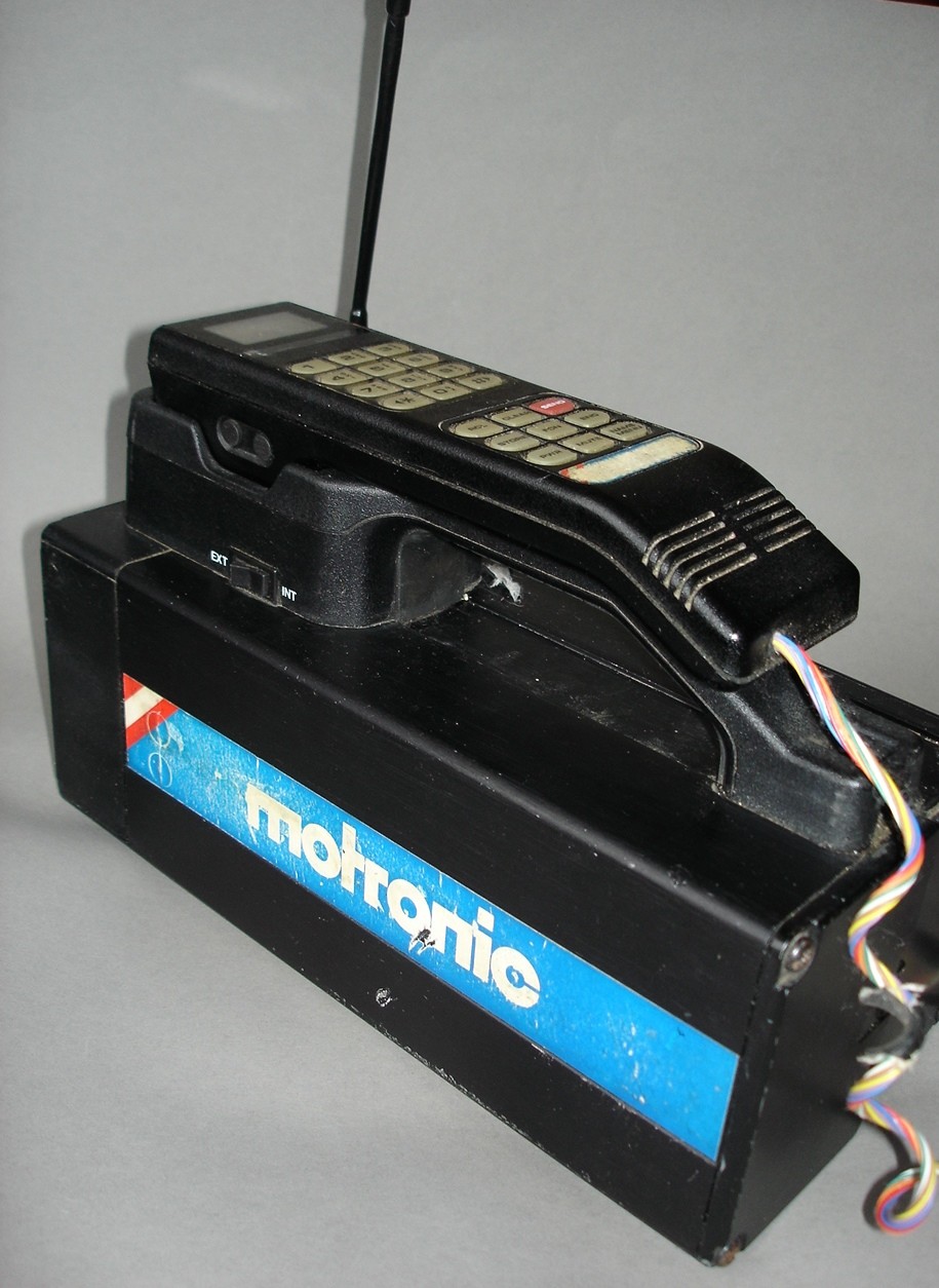 Motorola mobiltelefon MCR9500 (Postamúzeum CC BY-NC-SA)
