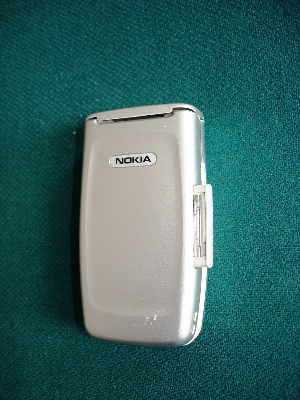 Nokia 2650 mobiltelefon (Postamúzeum CC BY-NC-SA)