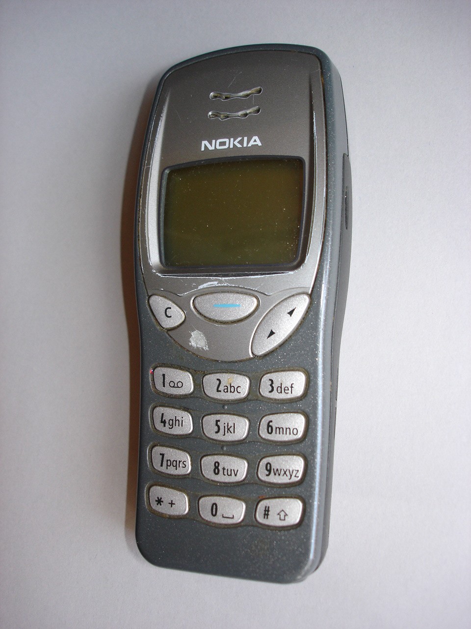 NOKIA 3210 mobiltelefon (Postamúzeum CC BY-NC-SA)