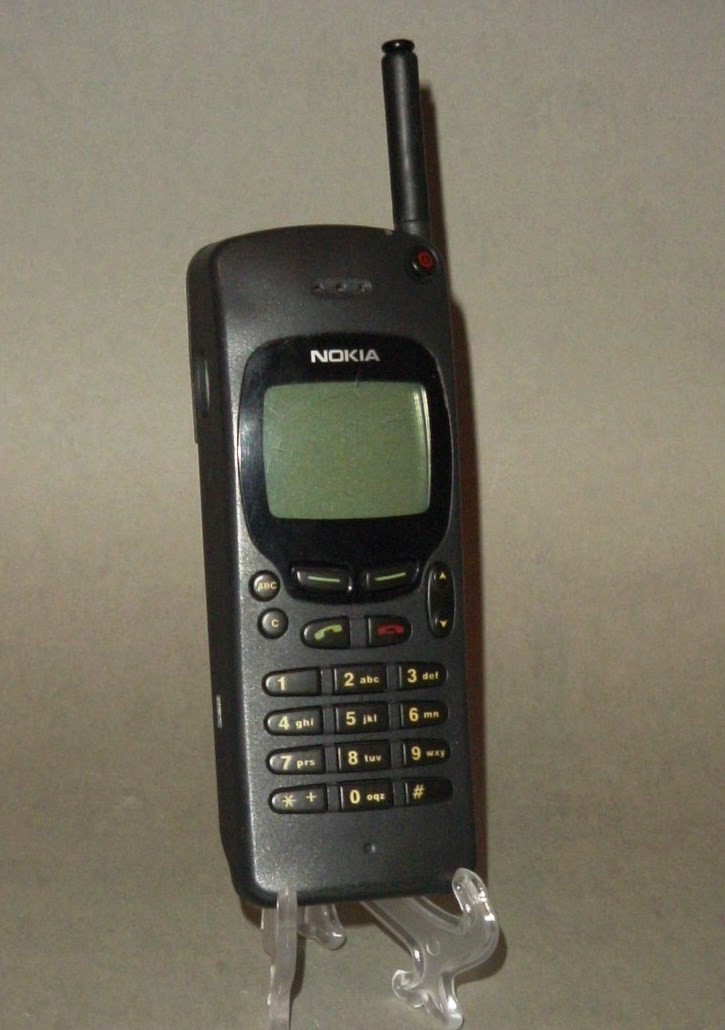 NOKIA 450 mobiltelefon (Postamúzeum CC BY-NC-SA)