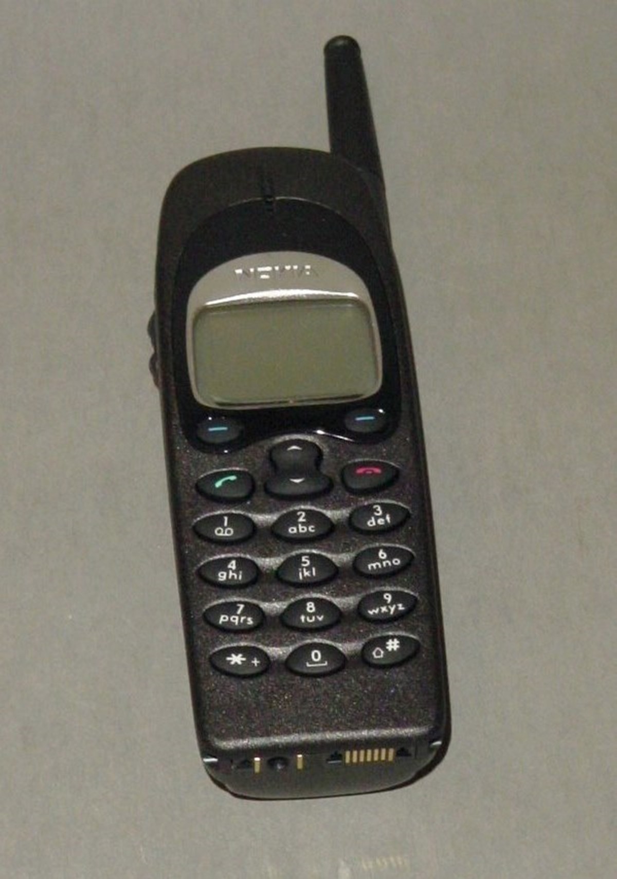 NOKIA 650 mobiltelefon NMT-450 (Postamúzeum CC BY-NC-SA)