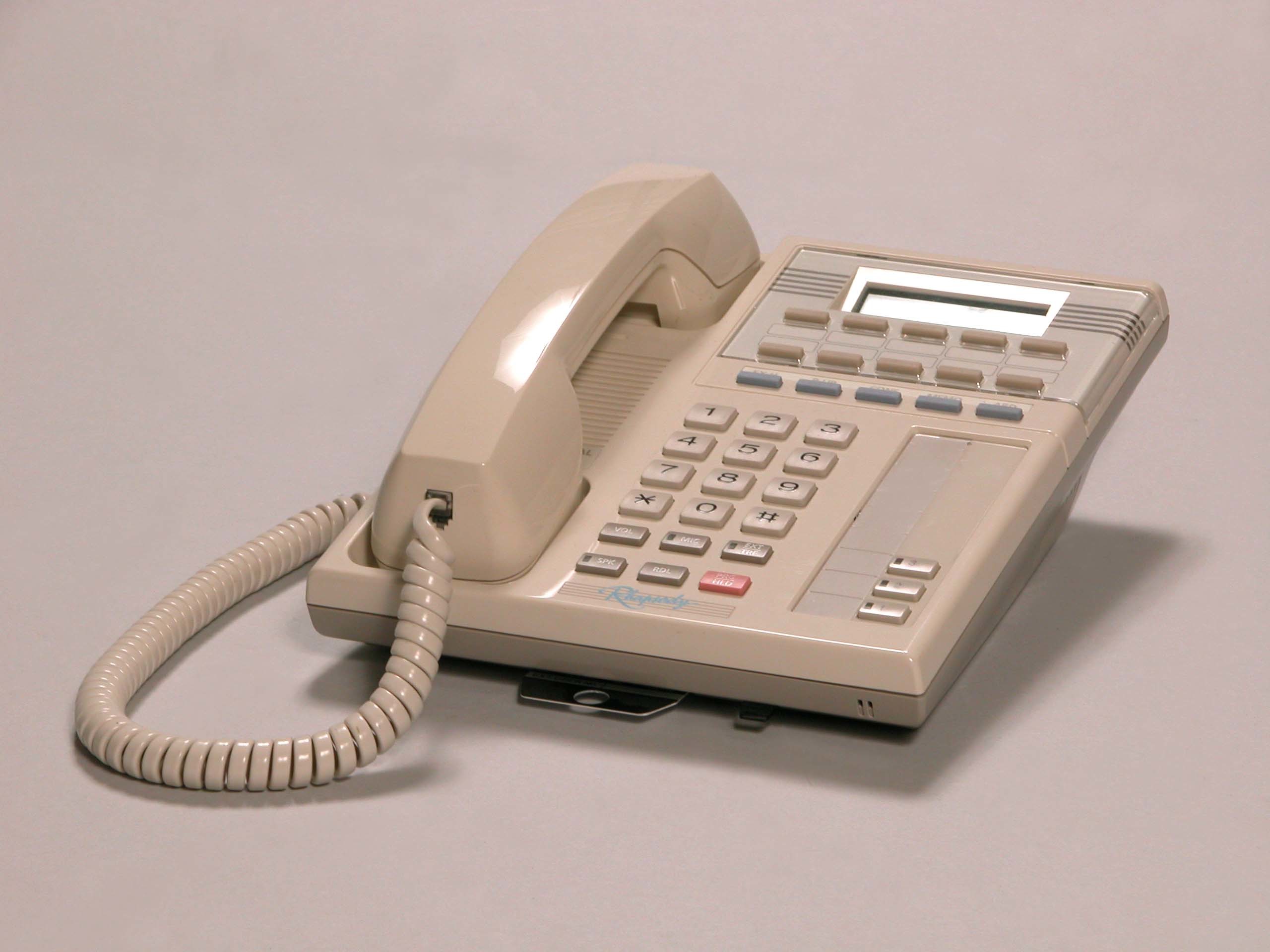 Rhapsody telefon LCD kijelzős (Postamúzeum CC BY-NC-SA)