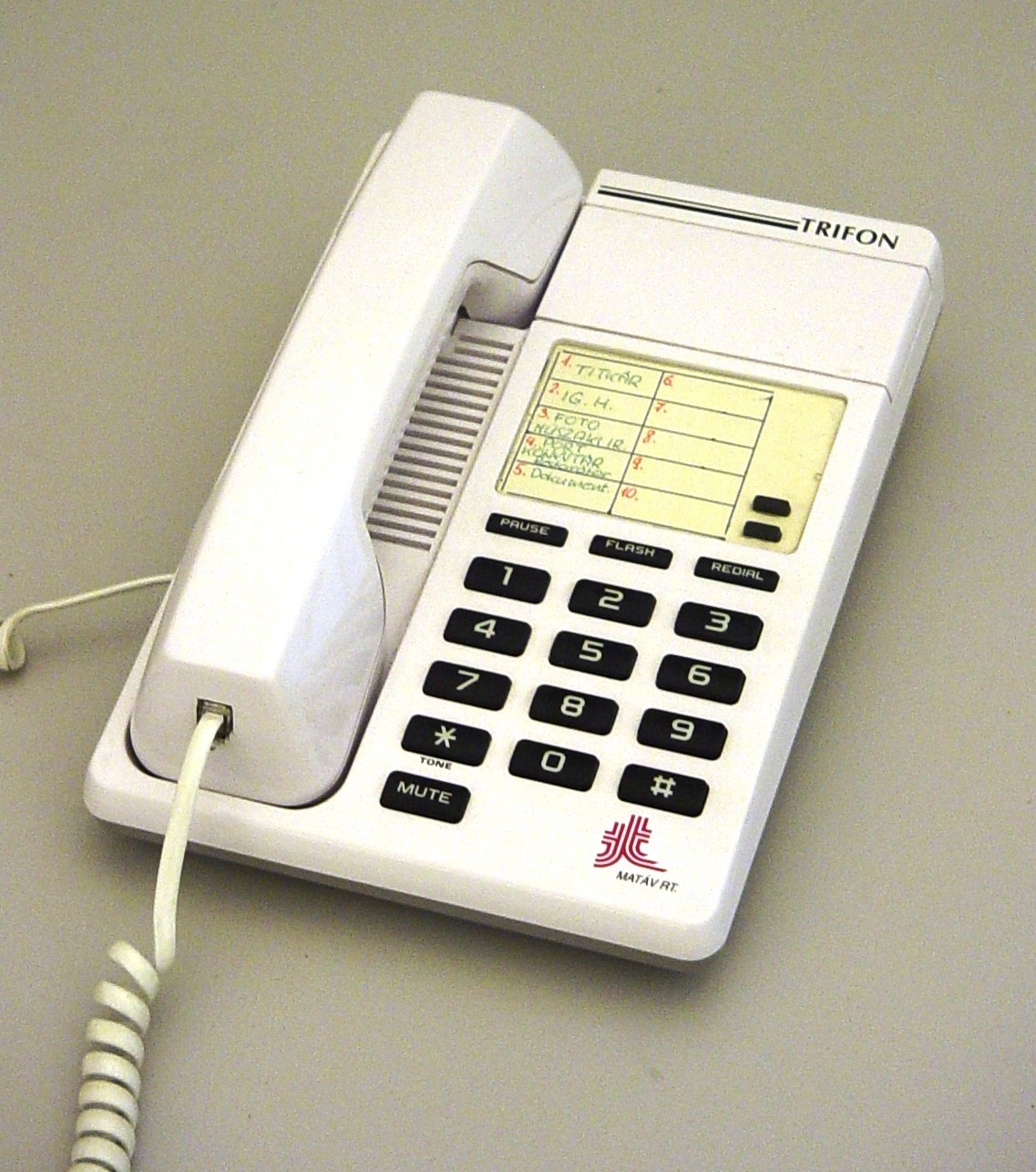TRIFON 210-es telefonkészülék (Postamúzeum CC BY-NC-SA)