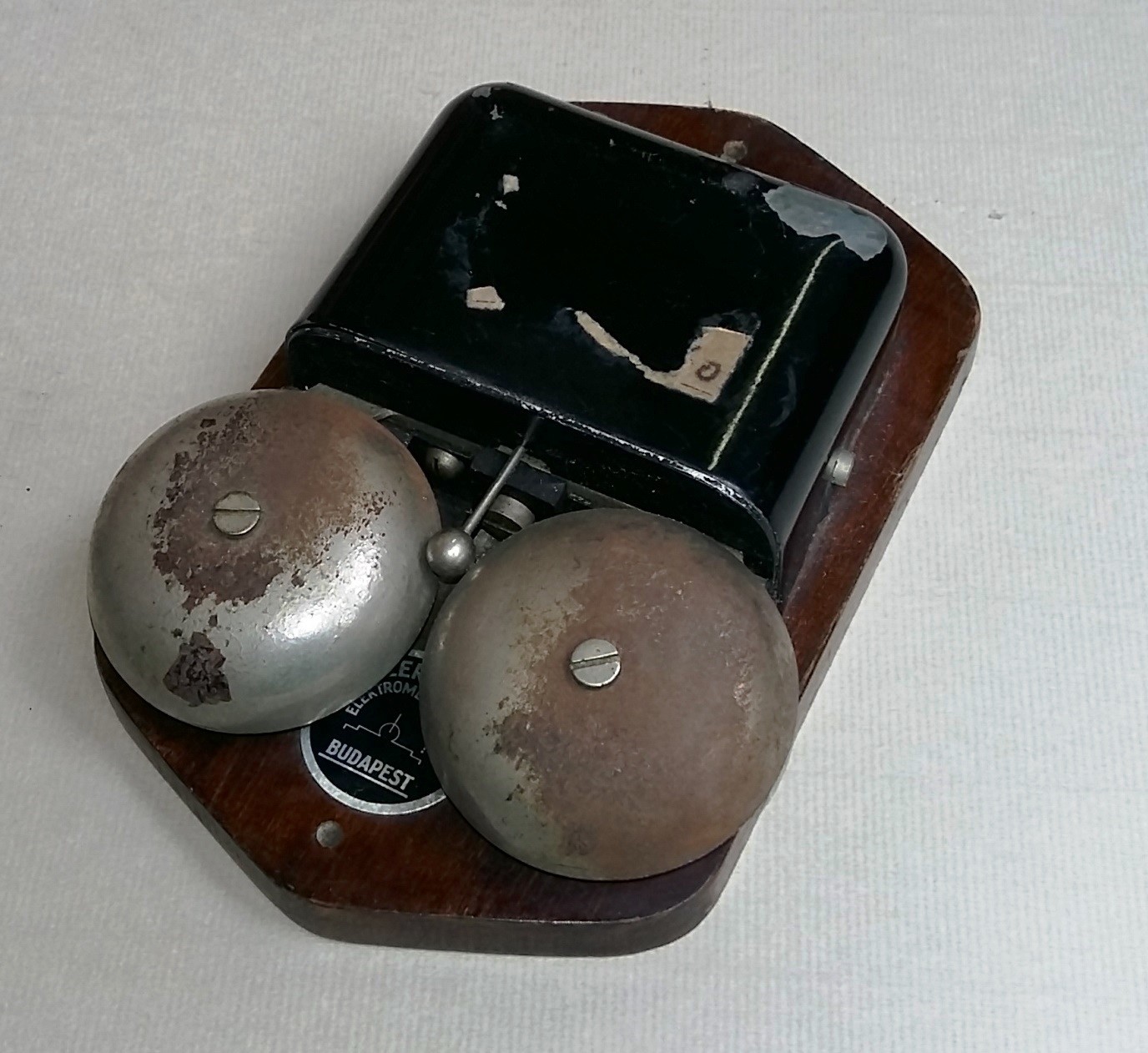 Váltakozó áramú kétharangos csengő (Postamúzeum CC BY-NC-SA)