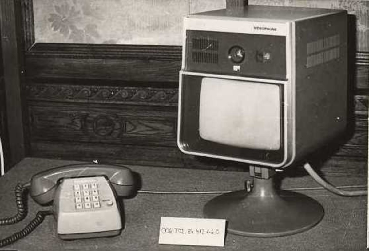 Videó telefon kamera-monitor és tartozékai (Postamúzeum CC BY-NC-SA)